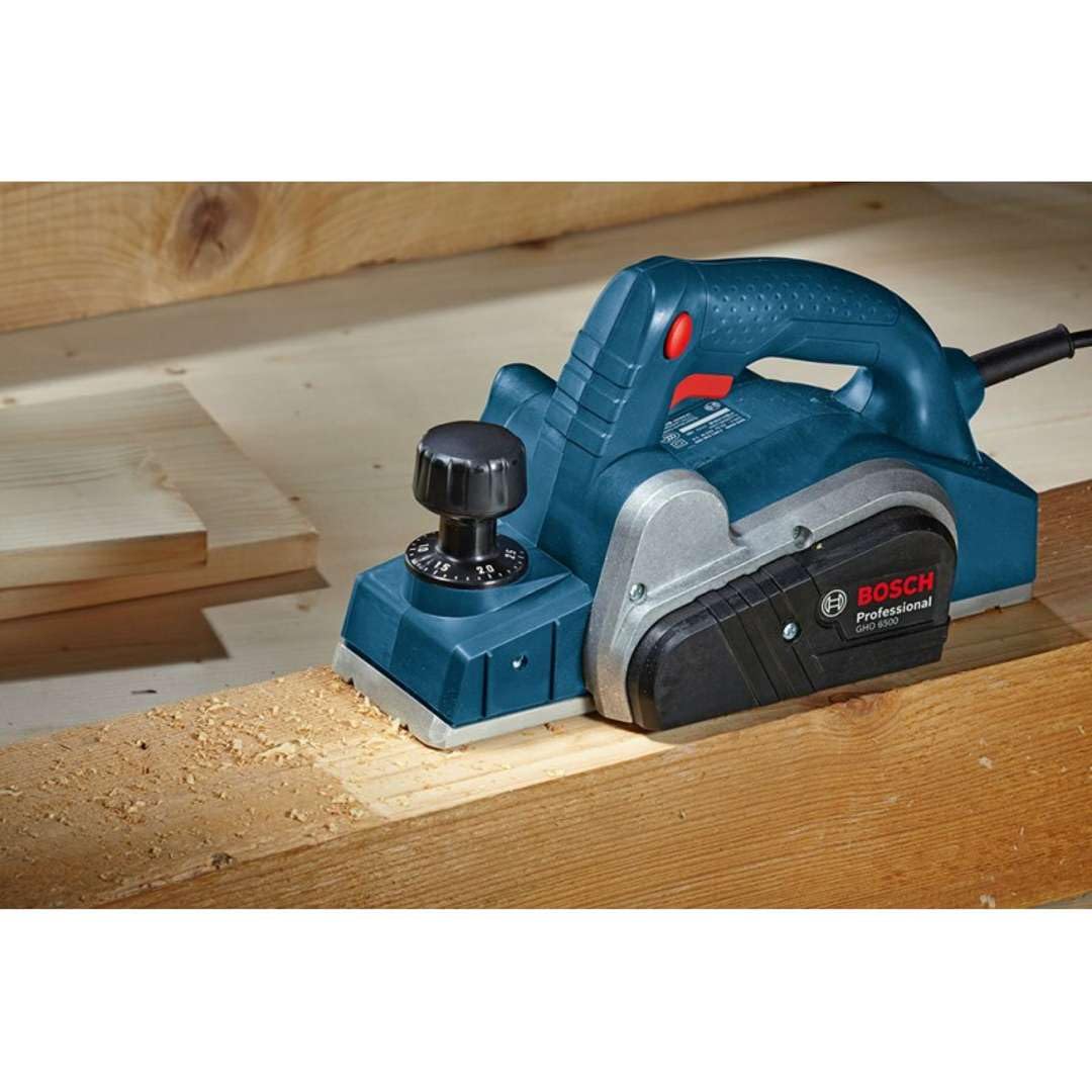 Bosch Professional: strug GHO 6500 (650 W, prędkość obrotowa bez obciążenia 16 500 min–1, prowadnica równoległa, klucz sześciokątny)