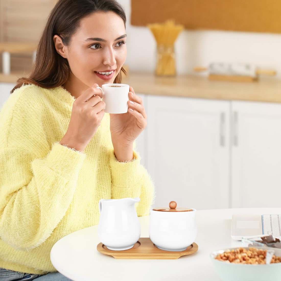 Juego de leche y azúcar, jarra de leche blanca de porcelana y azucarero con tapa y cuchara, recipiente de cerámica para leche y azucarero con bandeja para cocina y café, apto para lavavajillas y