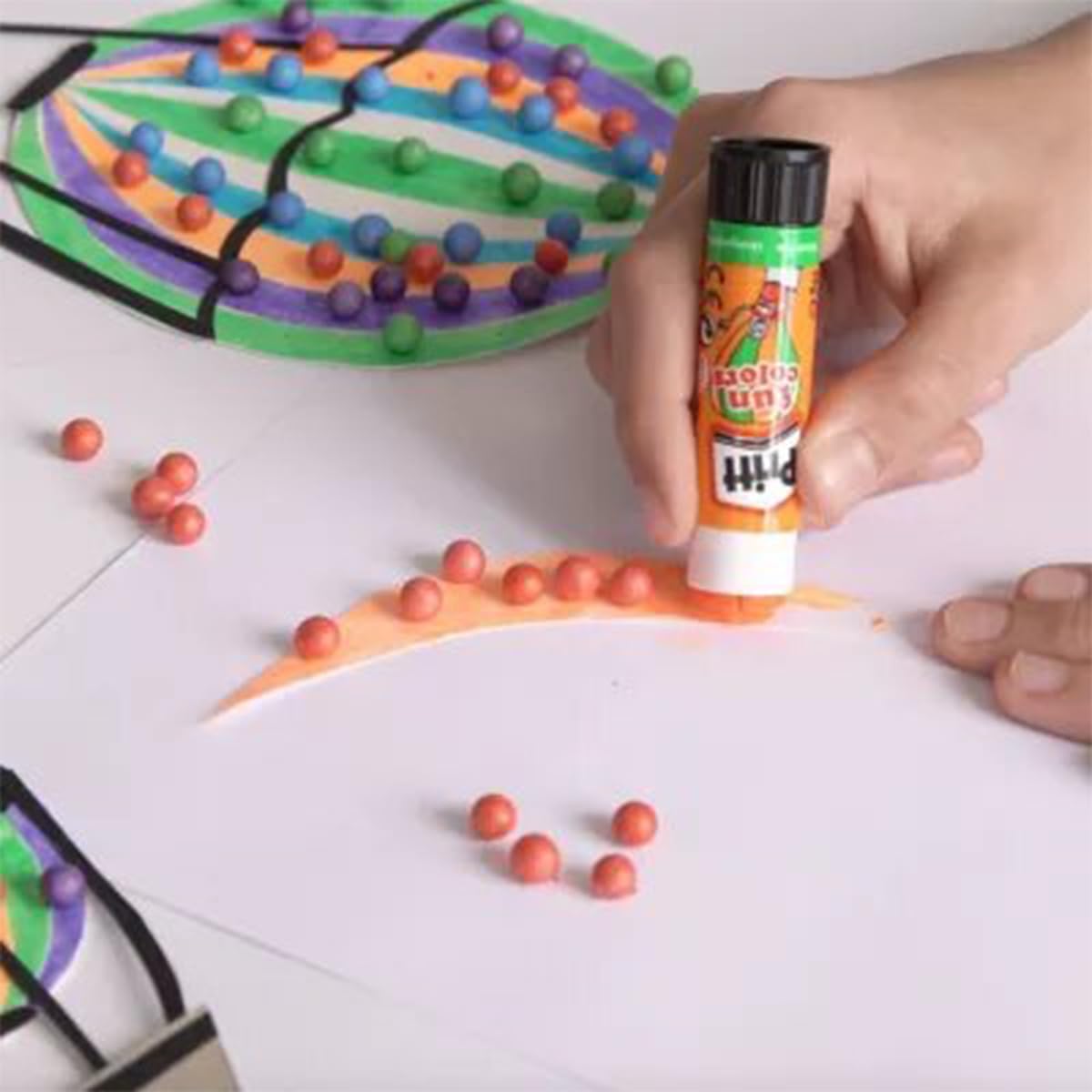 Pritt Klebestift – Kinderfreundlicher & langlebiger Bastelkleber mit 97% natürlichen Inhaltsstoffen, starke Haftung, saubere Anwendung ohne Wellen, ideal für Schule, Büro, Heimbedarf (20 x 40g)