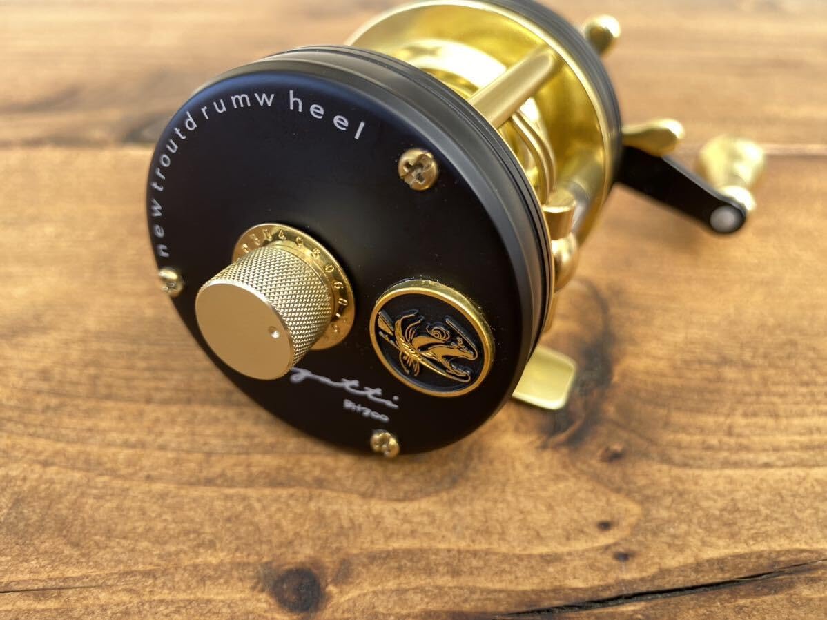 トラウト ベイトリール 丸型 リール ブラック×ゴールド 渓流 源流