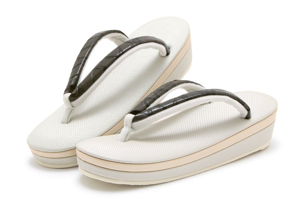 草履 レディース 岩佐謹製 薄灰色 ライトグレー 濃茶灰色 型押し 帆布 二枚芯 ぞうり 和装履物 カジュアル 女性用 日本製 【Mサイズ】 Amazon.co.jp: [SOUBIEN] (ソウビエン) 草履 岩佐謹製 薄灰色 ライト