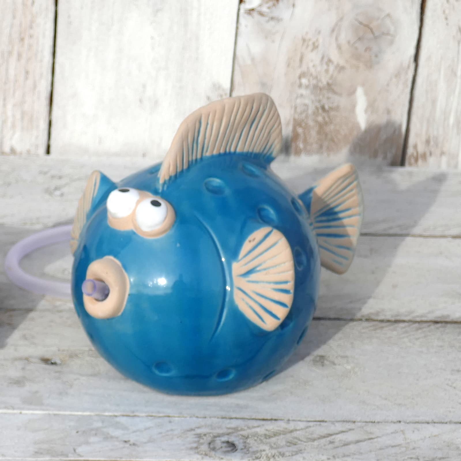 Storm's Gartenzaubereien Wasserspeier Fisch blau mit Akku Solarpumpe 12cm aus Keramik Laufzeit ohne Sonne 4-5 Stunden für Miniteiche