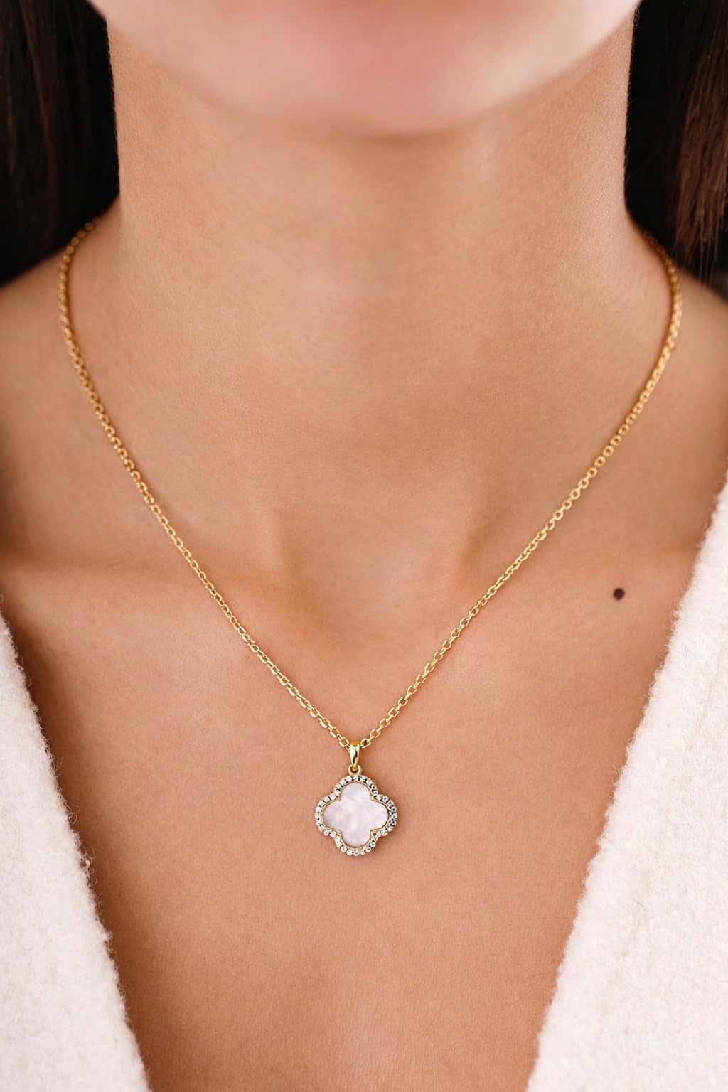 Lucoro - Kleeblatt Halskette Damen 925 Silber 18K vergoldet – Zirkonia & Perlmutt Anhänger, verstellbar 42–45 cm – Schmuck für Frauen & Mädchen, elegantes Geschenk mit Schmuckbox
