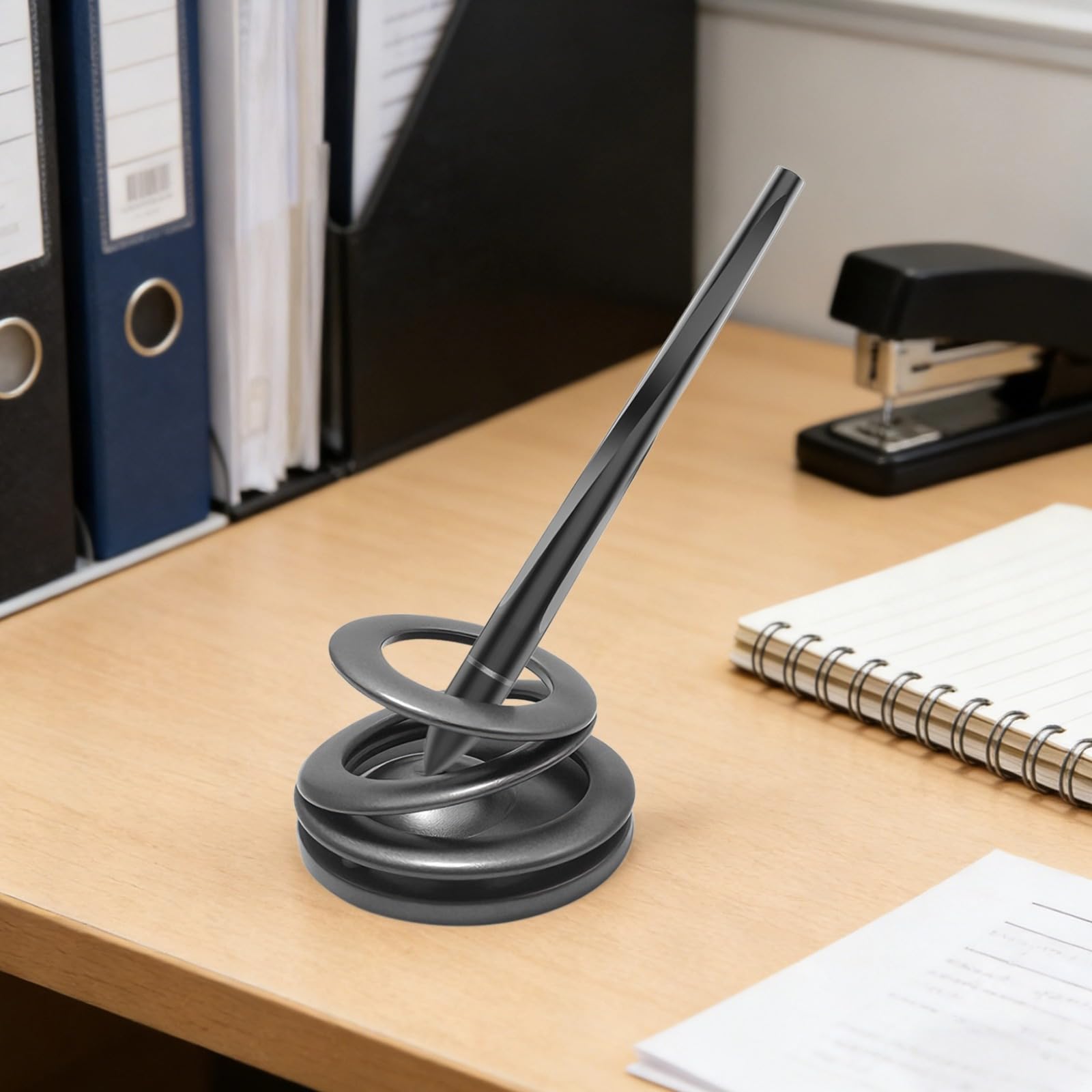 Machify Elegancki hoverpen prezent dla mężczyzn, silne mocowanie, lewitujący długopis ze stojakiem, unikalne pływające pióro inspirowane ciałem niebieskim, czarny stop aluminium