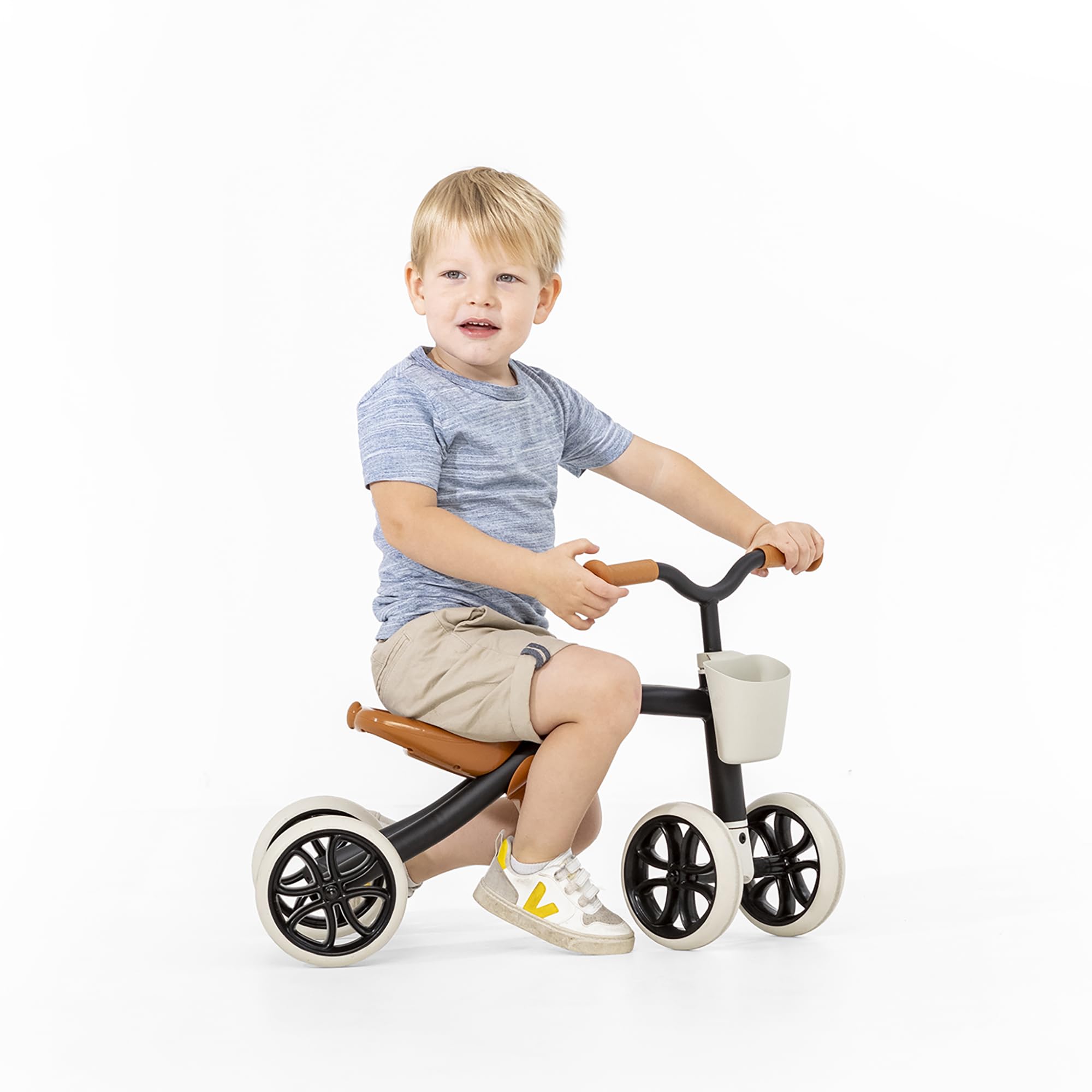 Chillafish Quadie Basket: Trotteur Bebe 4 Roues pour Les Enfants de 1 à 3 Ans, avec Un Panier à l'avant, siège réglable, poignée intégrée, Roues silencieuses Non marquantes, Noir