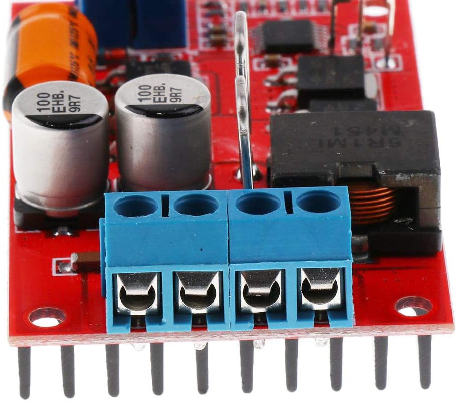 Avvicinamento view of the input and output terminals on the Youmile MPPT charge controller.