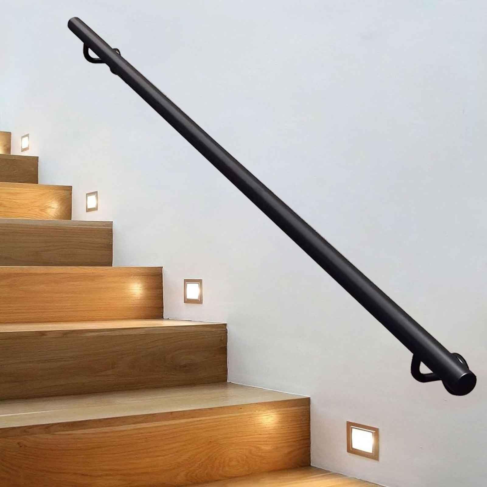 Barre d'appui antidérapante en fer forgé pour sécuriser les escaliers extérieurs de maison