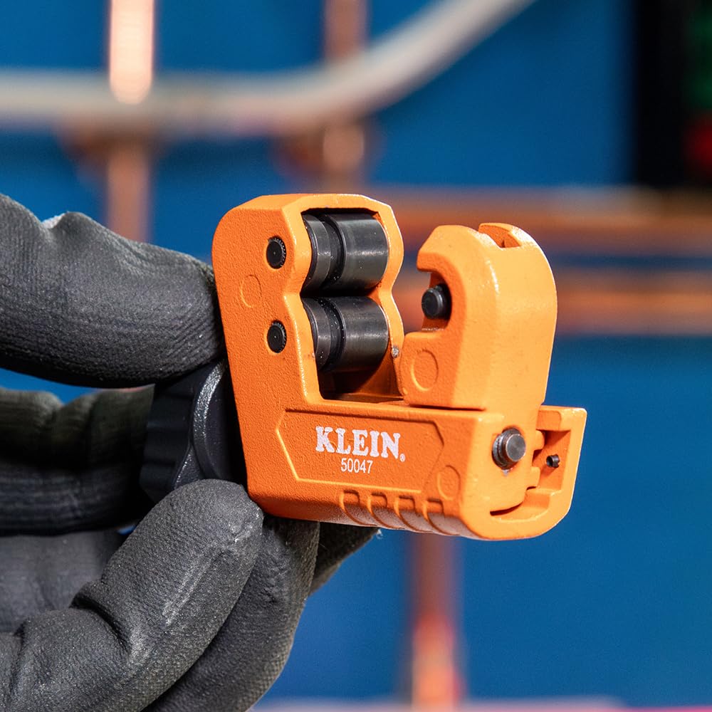 Klein Tools 50047 Mini cortador de tubos, diámetro exterior de 1-1/8 pulgadas, capacidad de corte para tubos de aluminio y cobre, hoja de repuesto incluida