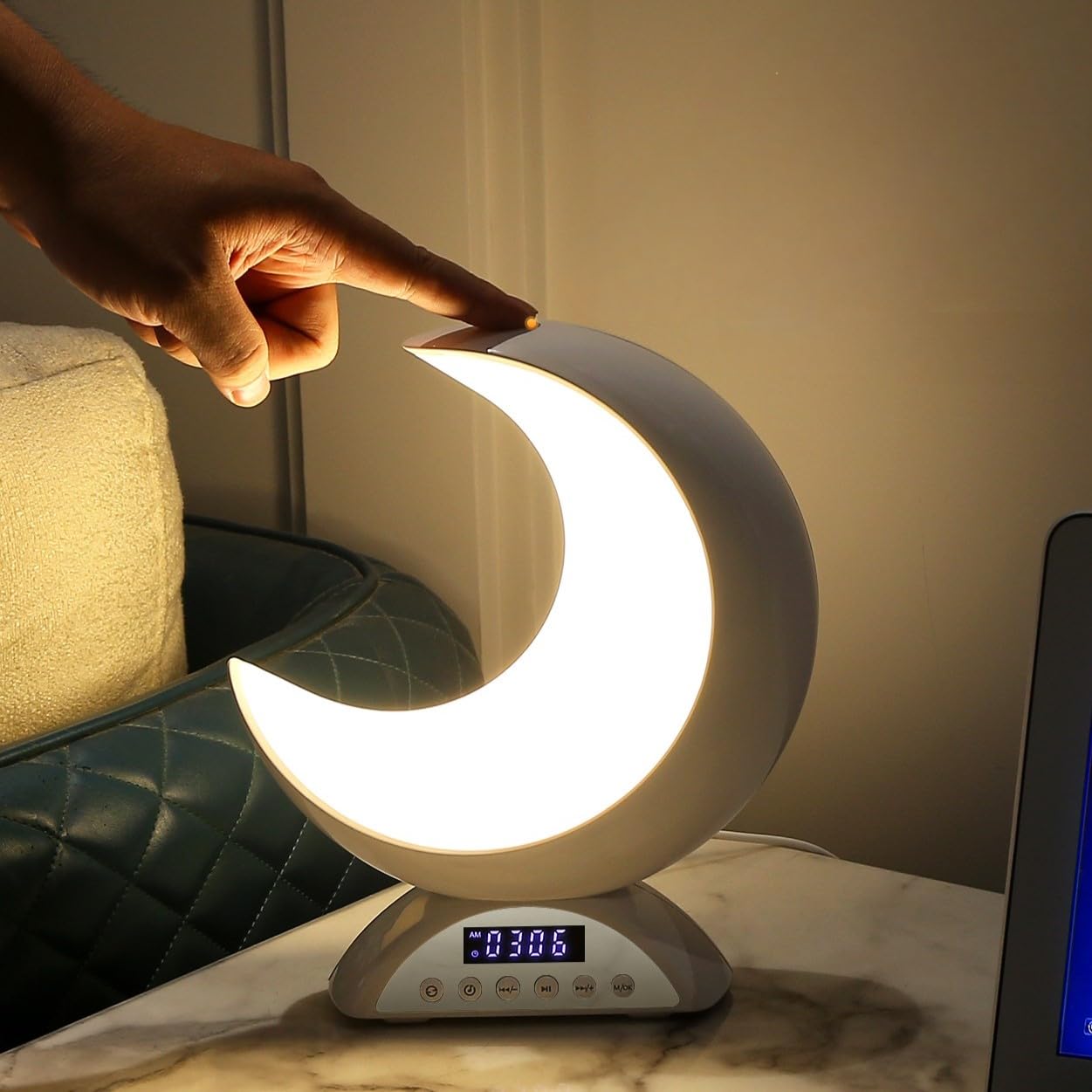 Lampada da Comodino a Forma di Luna, Luce Notturna con Altoparlante, Sveglia da Comodino Musicale, 20 Colori di Luce, USB Lampada Notturna Dimmerabile per Cameretta, Soggiorno