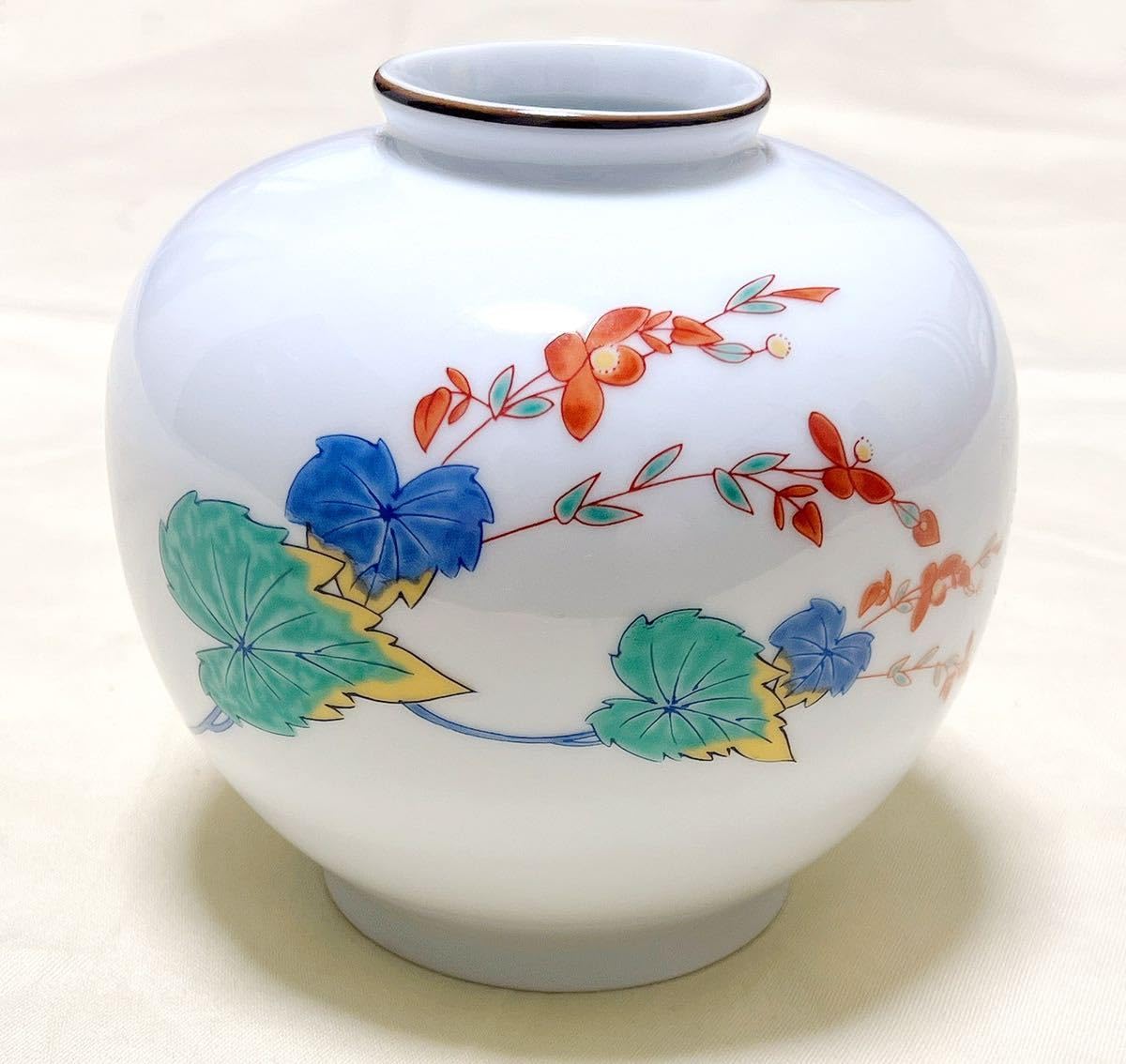 Amazon.co.jp: ノーブランド品有田焼哲山作錦草花丈花瓶花器フラワ-ベ