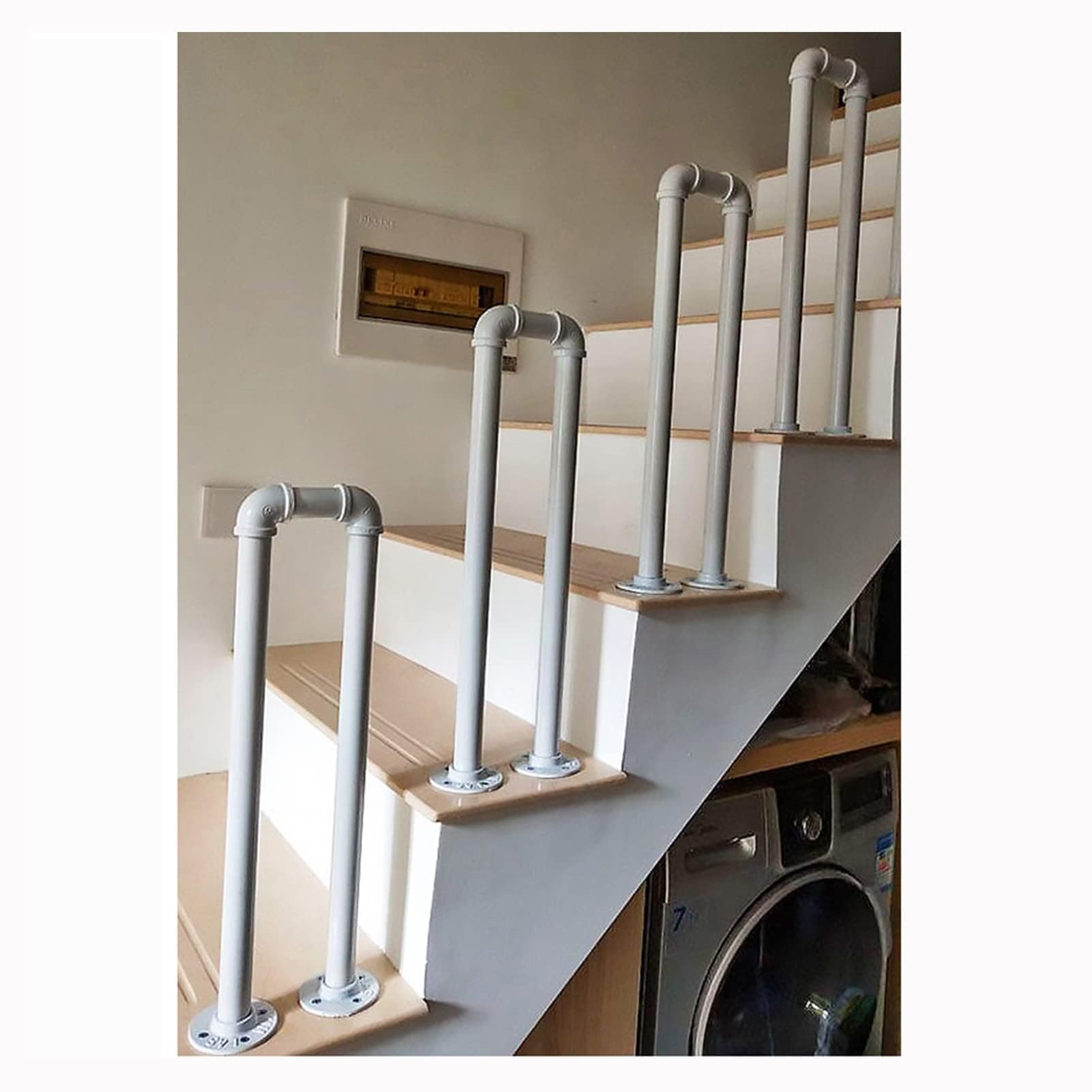 Rambarde d'escalier en fer forgé au design décoratif intemporel