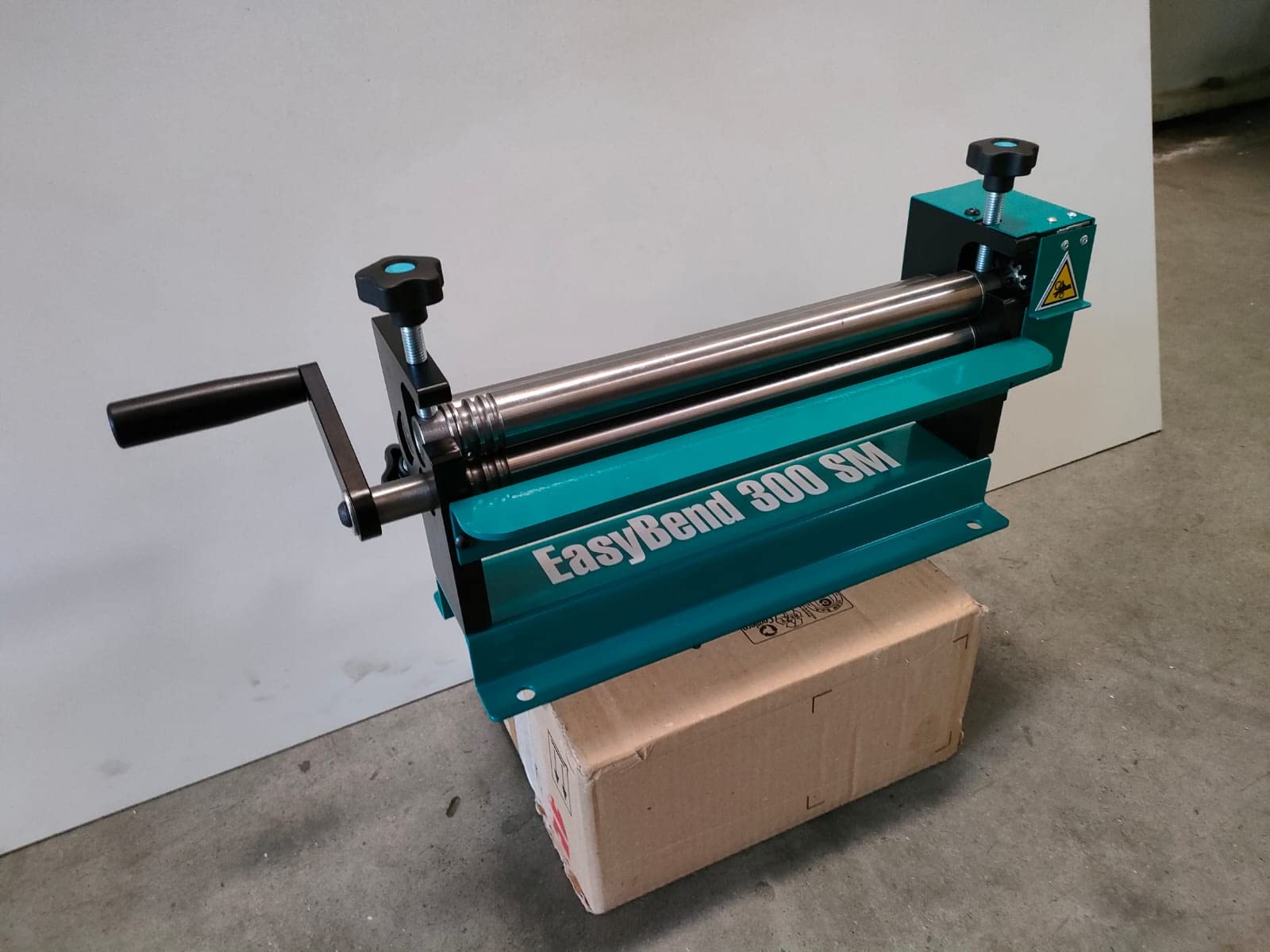 Calandra manuale per lamiera EasyBend 300 SM - Larghezza Utile 300 mm, diametro rulli 30 mm