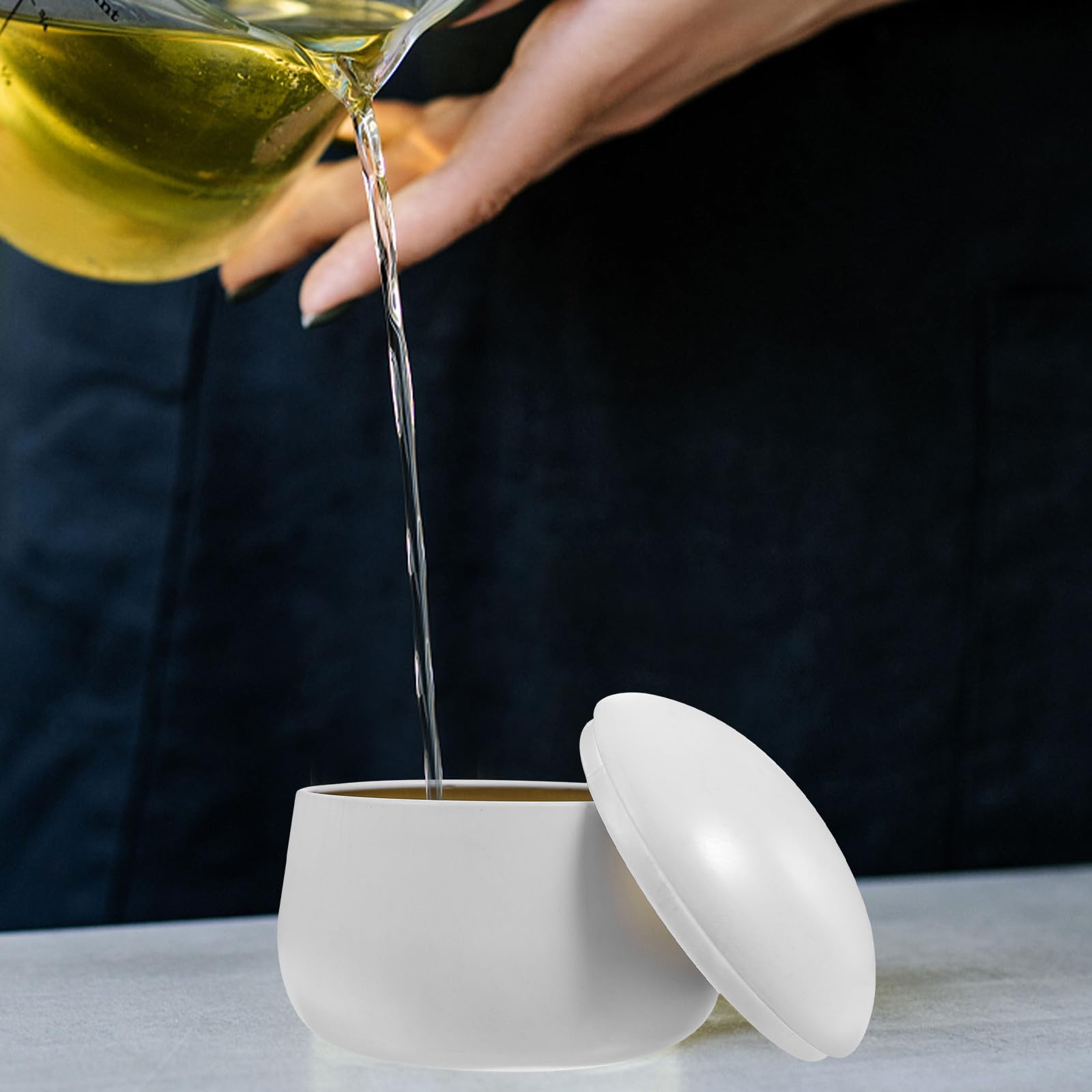 Healeved 12 Stück Quadratische Weiße Bauchleere Kerzendosen aus Weißblech 8oz mit Luftdichtem Deckel für Selbstgemacht Duftkerzenherstellung und Aromatherapie