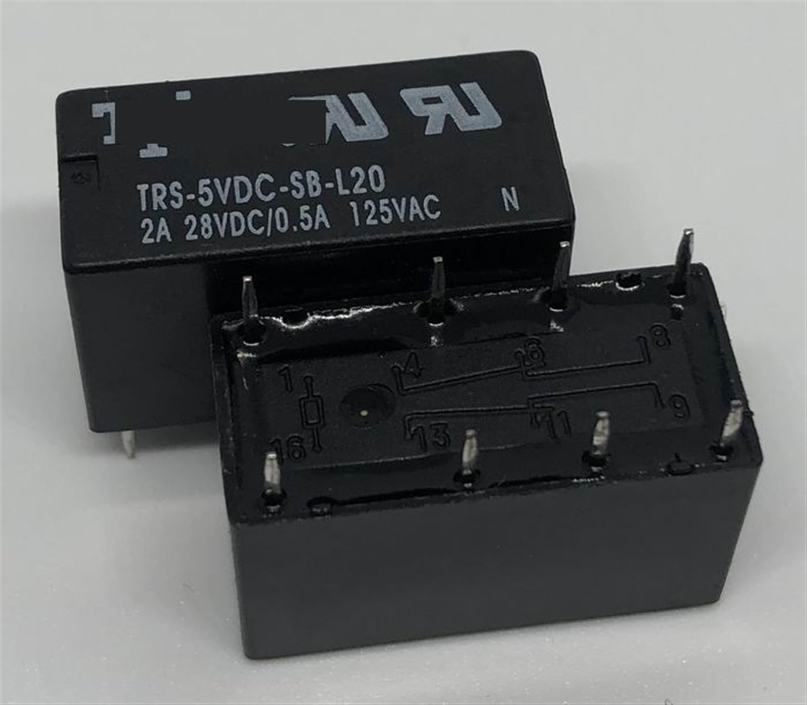 Relé TRS-5VDC-SB-L20 de 8 pines para automatizar el encendido de luces en domótica casera
