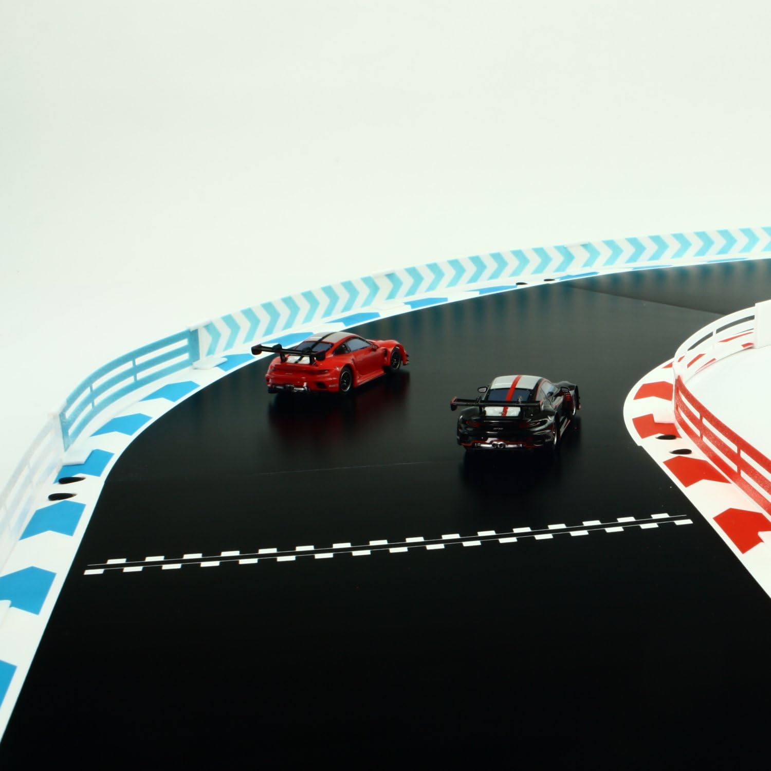 Overdrive-Racing 6,30m Leitplanke & Zaun Set für Carrera Hybrid - Weiß Rot Blau - Bande Fangzaun Kurven Gerade