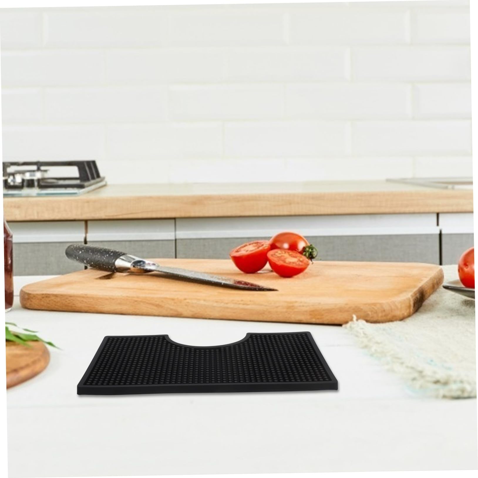 Tappetino Bar in Gomma Pvc Nero Antiscivolo per Erogatore | Formato 30, 4x17, 8x2 Cm, Profilo Irregolare, Include 1 Pezzo e 3 Cappucci