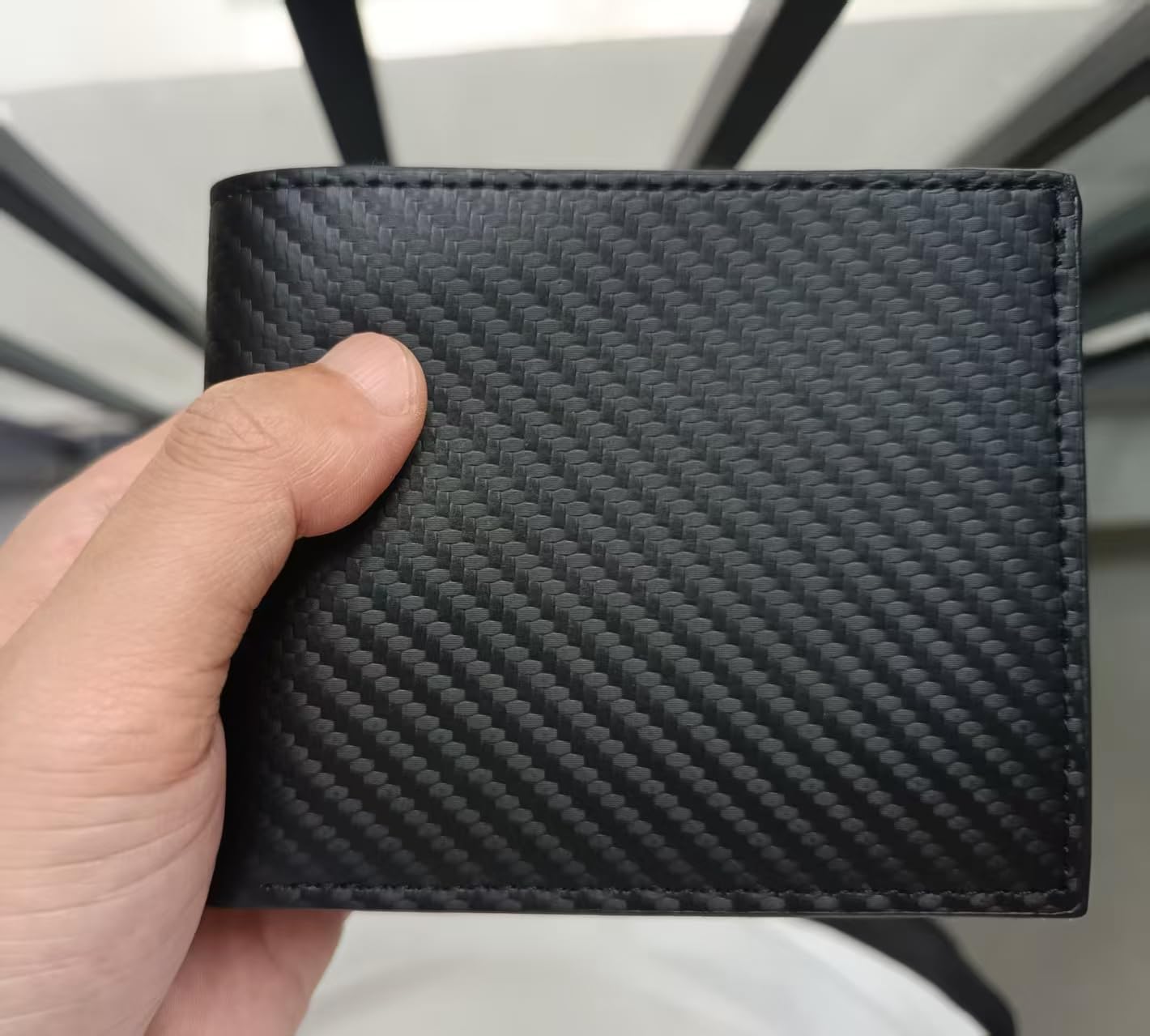 Classic thin charcoal fiber black men's wallet, suitable for various occasions, easy to carry, can safely store cash and credit cards. zipperless (carbon fiber black)