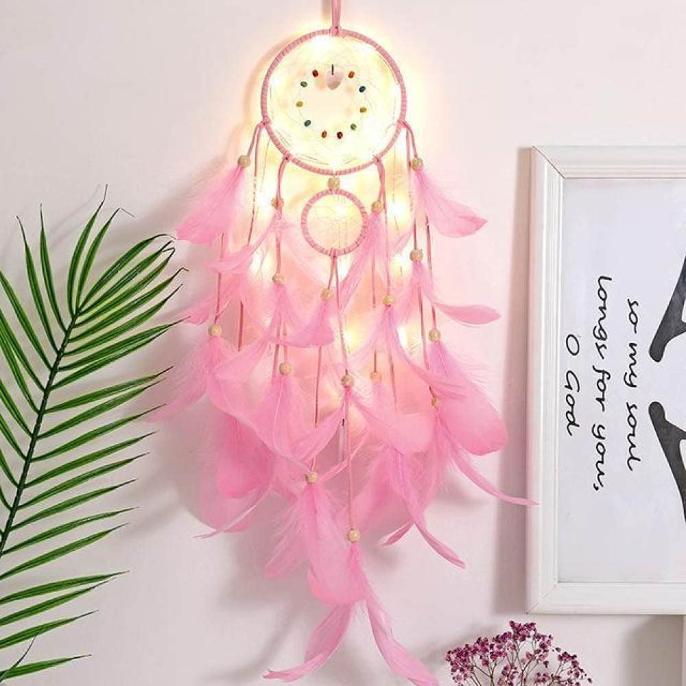 Atrapasueños infantil LIJUCAI con luces colgado en la pared de una guardería acogedora