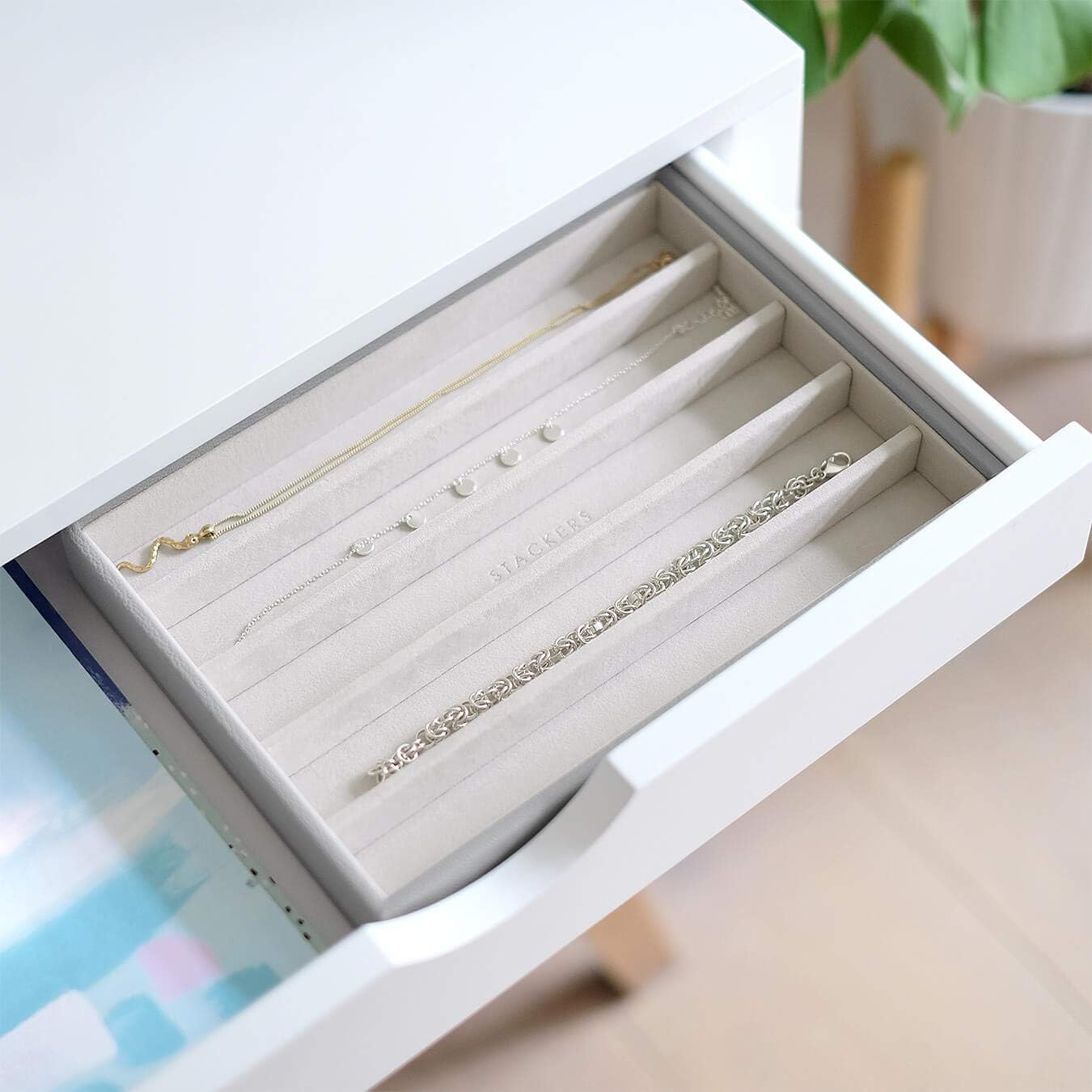 Stackers Pebble Grey Classic Medium Jewellery Box Necklace Layer - Image 4