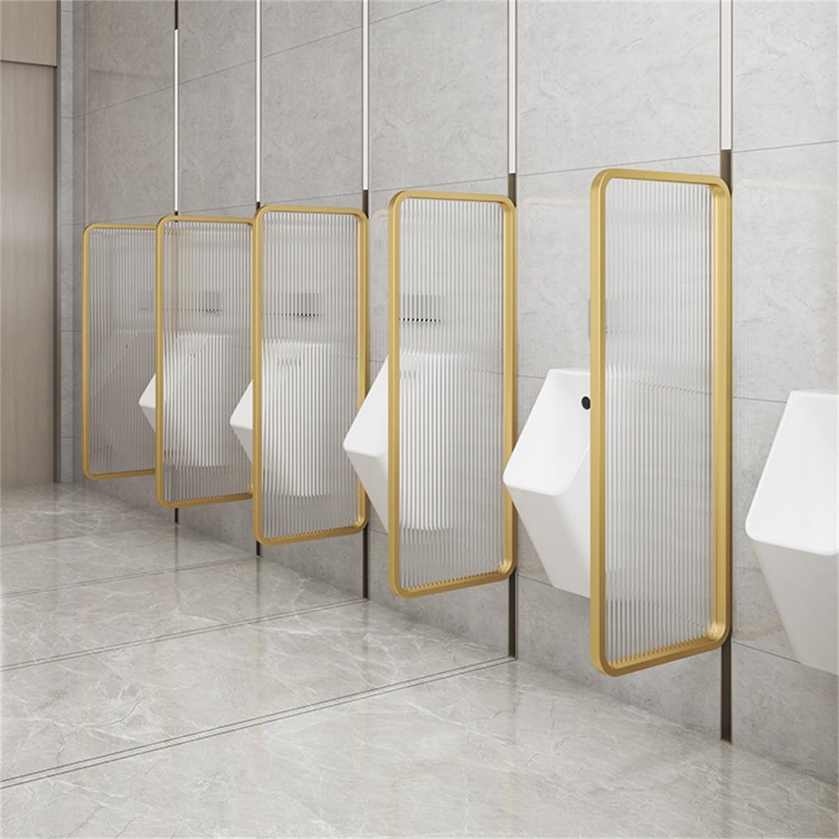 Separador de urinario dorado con elegante marco de metal para privacidad de baños