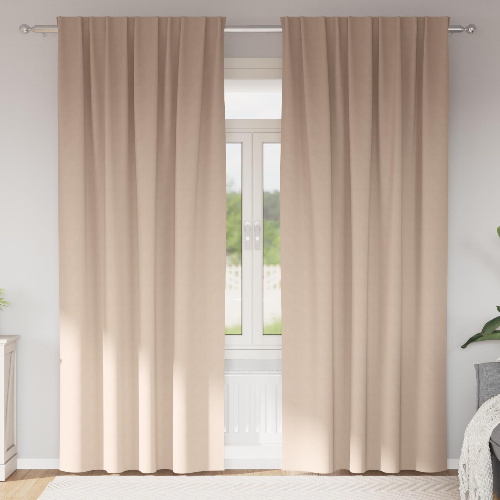 Rideaux occultants taupe pour tamiser la lumière de votre chambre