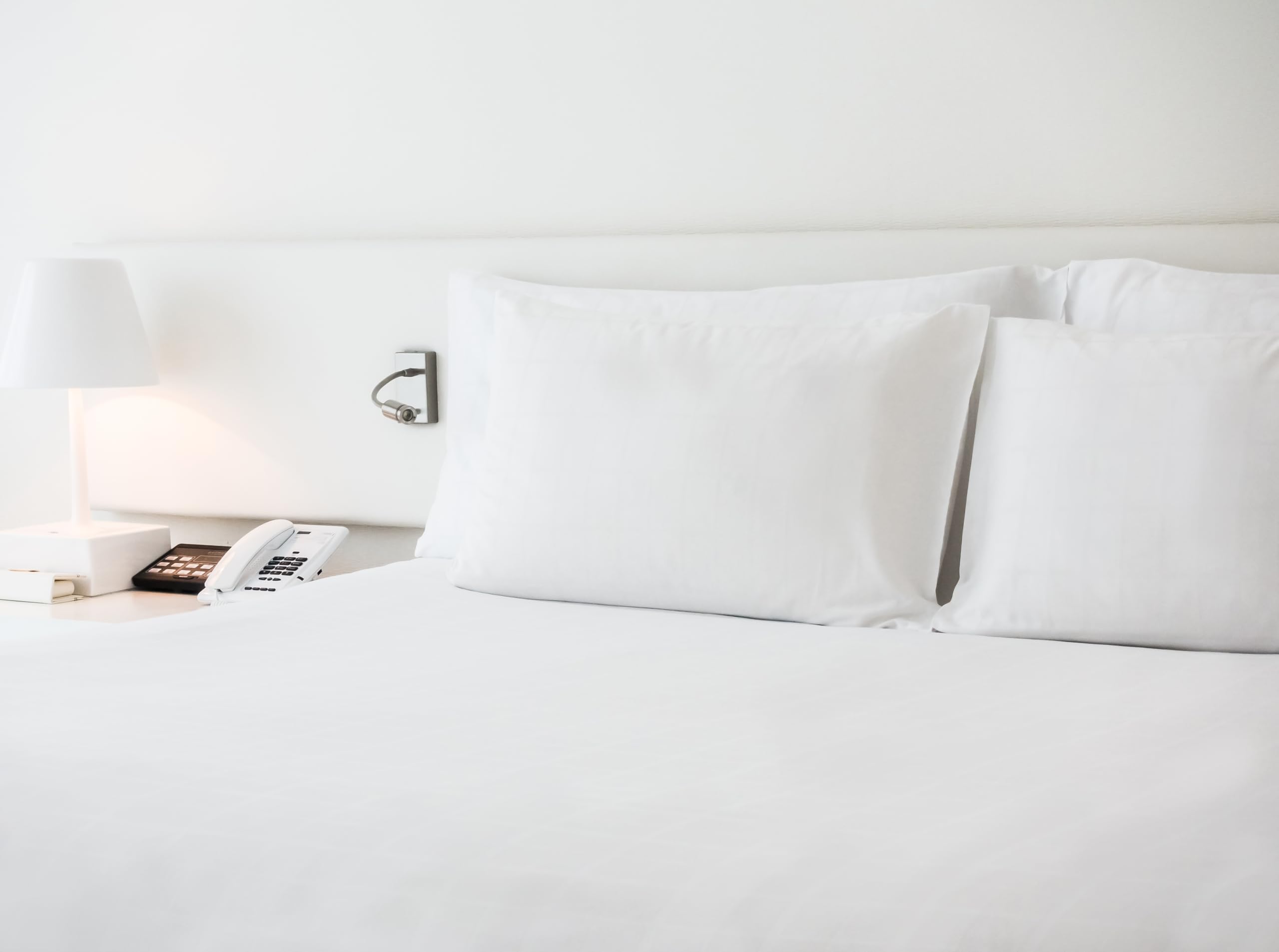 Liniva Home Juego de Sábanas de Hostelería - Colección Victorio - Algodón/Poliéster - Fácil Planchado - Color Blanco | Cama 200 cm (2 Almohadas)