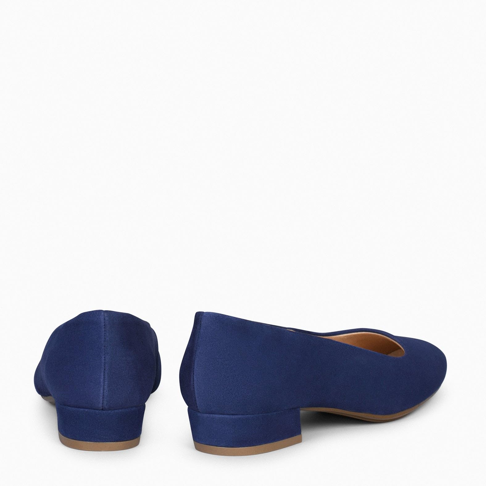 miMaO. Zapatos cómodos de tacón bajo para Mujer en Ante. Plantilla de Gel. Hecho en España