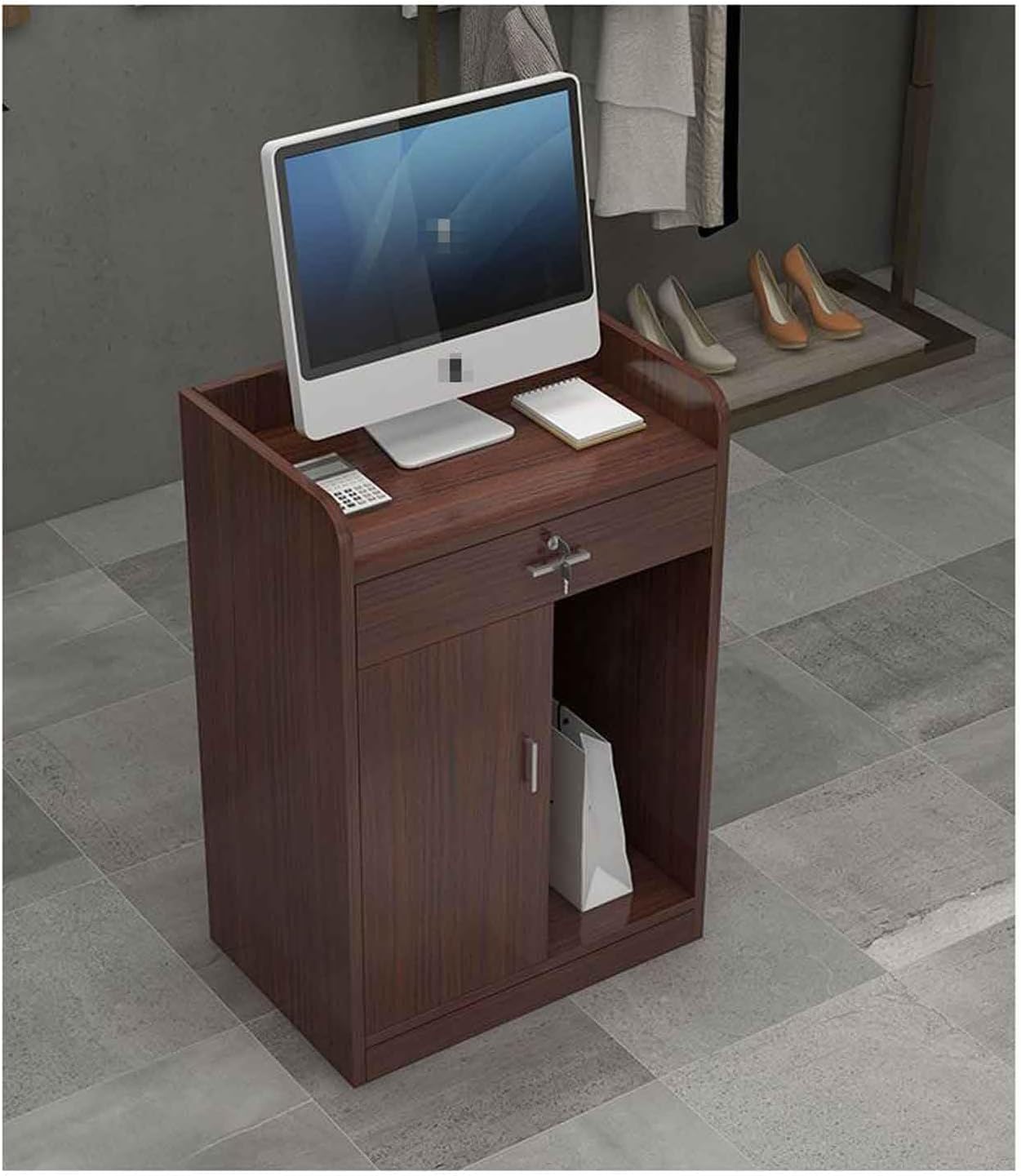 Design incurvé en MDF pour ce petit bureau de réception