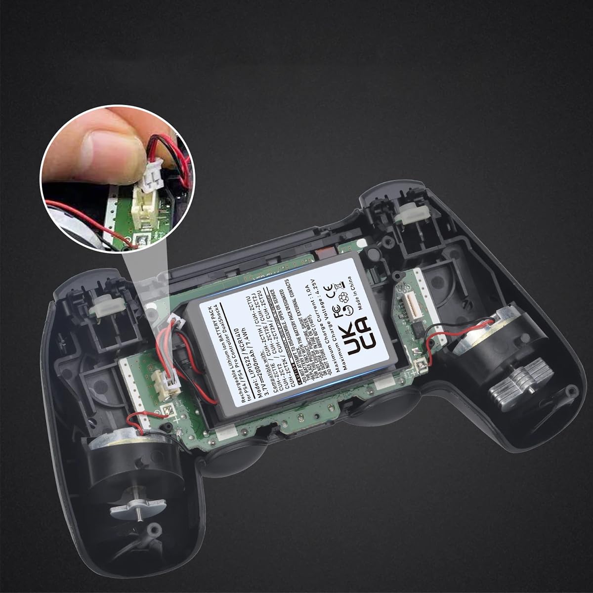 Batteria compatibile per controller PS4 DualShock 4 (CUH-ZXTIE o CUH-ZCTIU)- Modello KCR1410-2000 mAh - Viene fornito con cavo