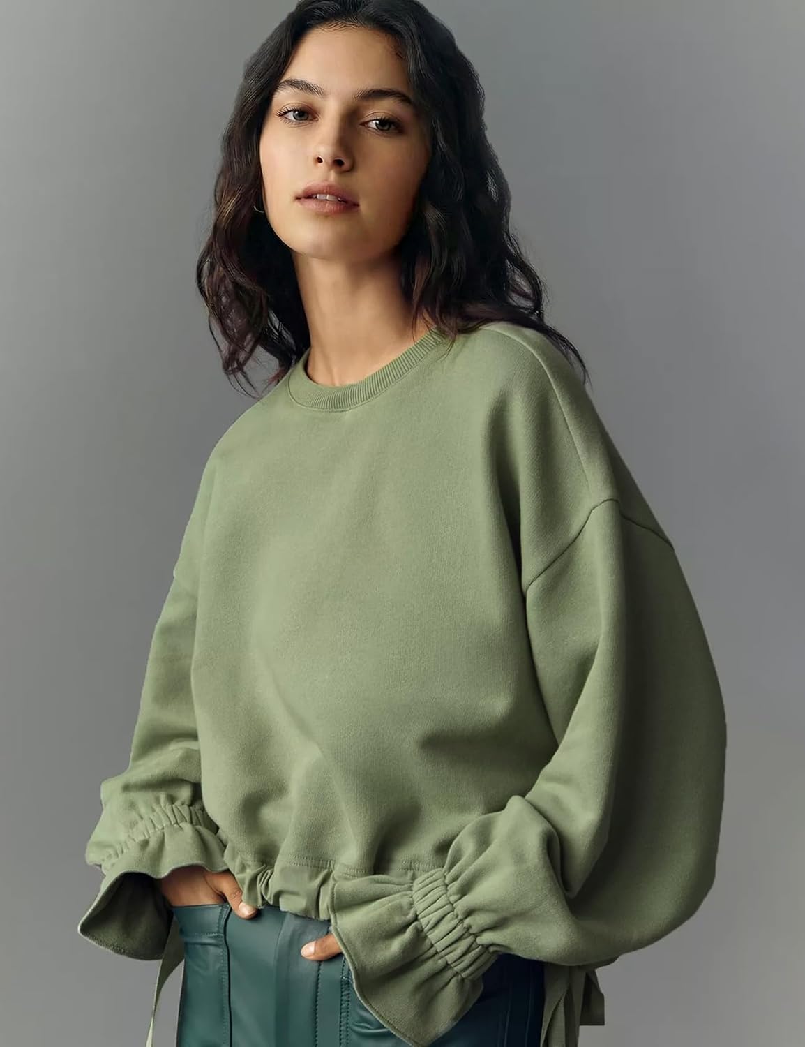 Wyeysyt Womens Crewneck Sweatshirt Oversized Long Sleeve Fleece Lined Sweatshirts with Drawstring Ruffle Hem - Image 4