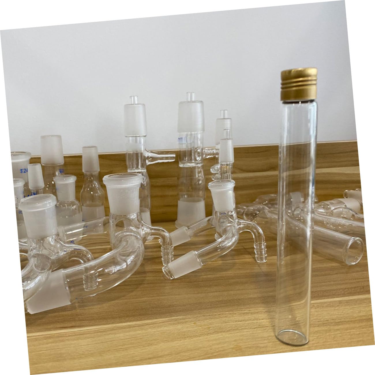 Provette a Vite in Vetro 20 Pezzi 18x150 Mm, Borosilicato | Tappo Metallico in Alluminio, Fondo Tondo e Parete Liscia, Scala di Misura Precisa