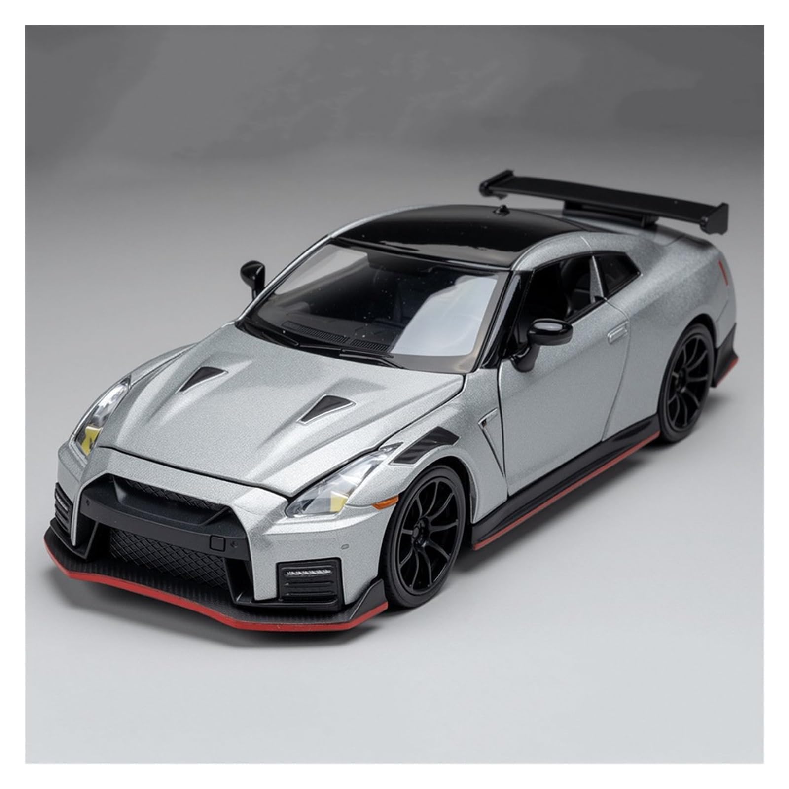 BANKOTO Diecast Car 1:32 For GT-R For NISOM Alloy Die Casting Model Car Ornaments Collectible Model