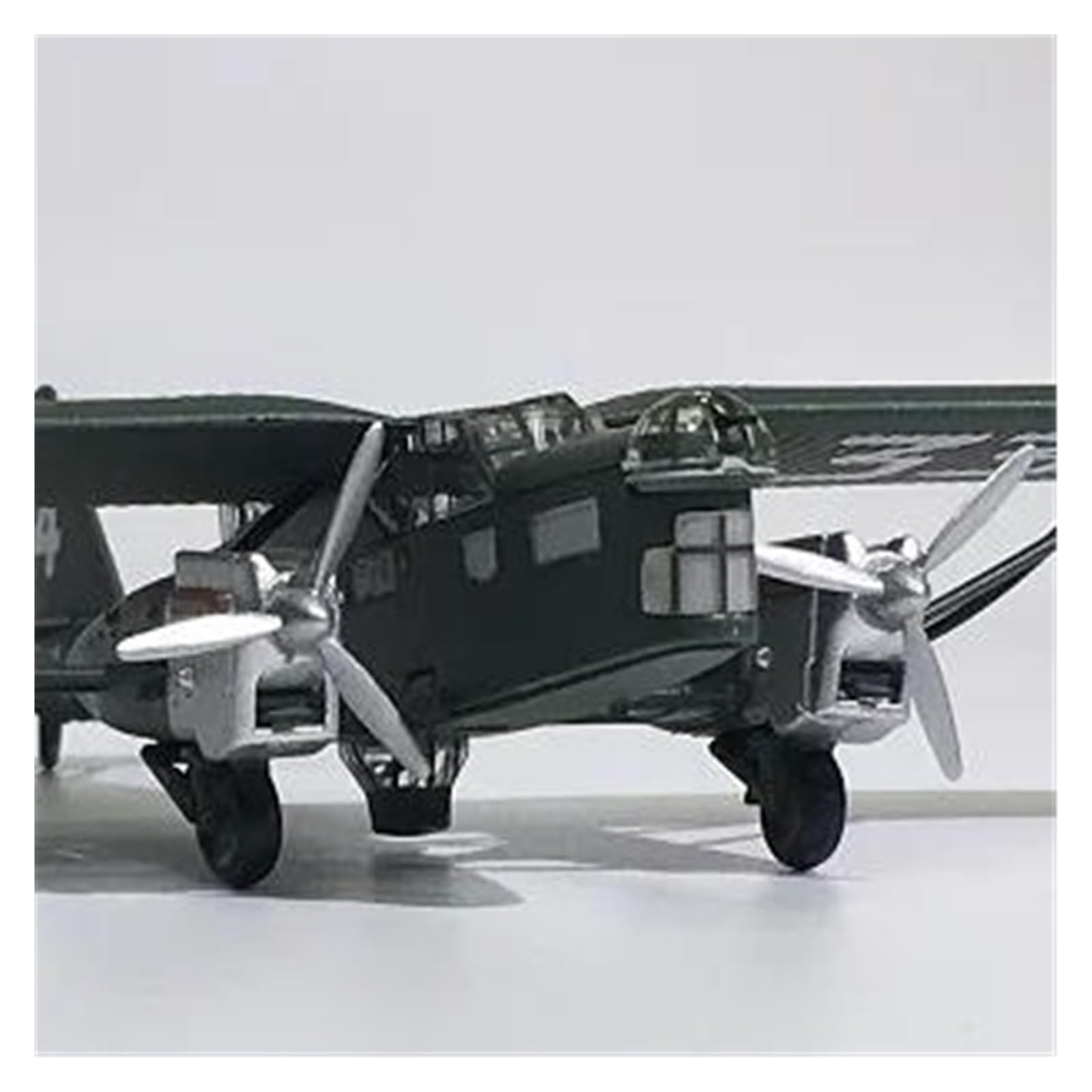 Amazon | 飛行機 模型 完成品 1:144 フランス第二次世界大戦爆撃機