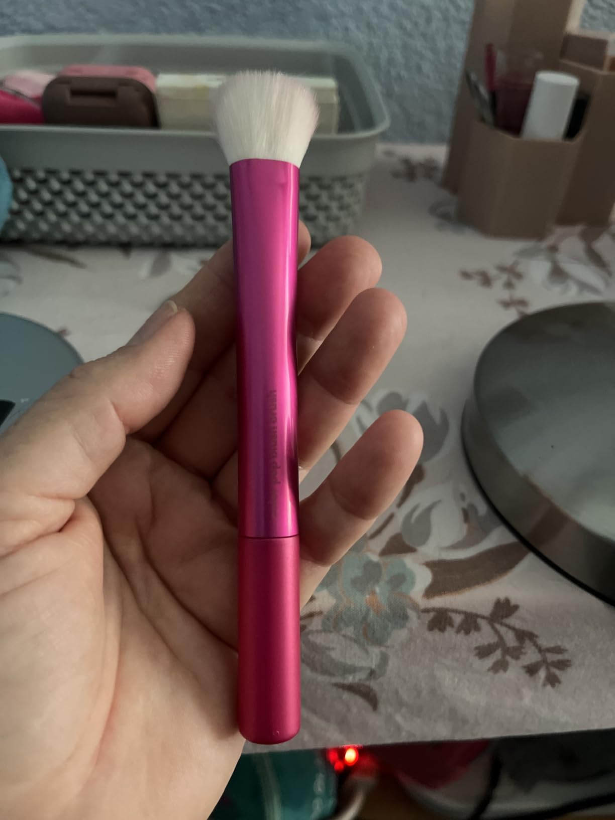 Real Techniques Vivid Escape Color Pop Blush Brush, Multipurpose Makeup Brush For Easy Blending, Use With Liquid & Cream Blush, Synthetic, Soft Bristles, Cruelty-Free & Vegan, 1 Count