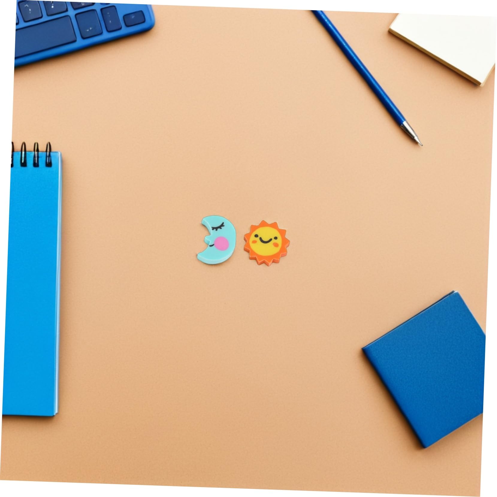 SEWACC 180pièces Gommes Mini pour Garçon Fille Vrac Motifs Étoiles Arc-Ciel Lune Gommes De Dessin Animé pour Crayons Fournitures Scolaires