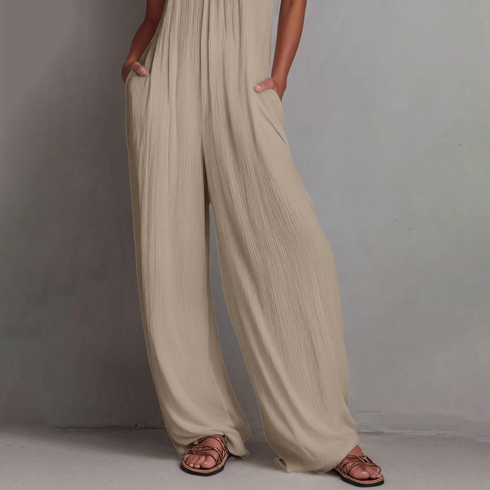 Tuta da donna elegante e festosa, con allacciatura al collo, schiena scoperta | Tuta intera a gamba larga con tasche, morbida e confortevole, casual, lunga, per le vacanze