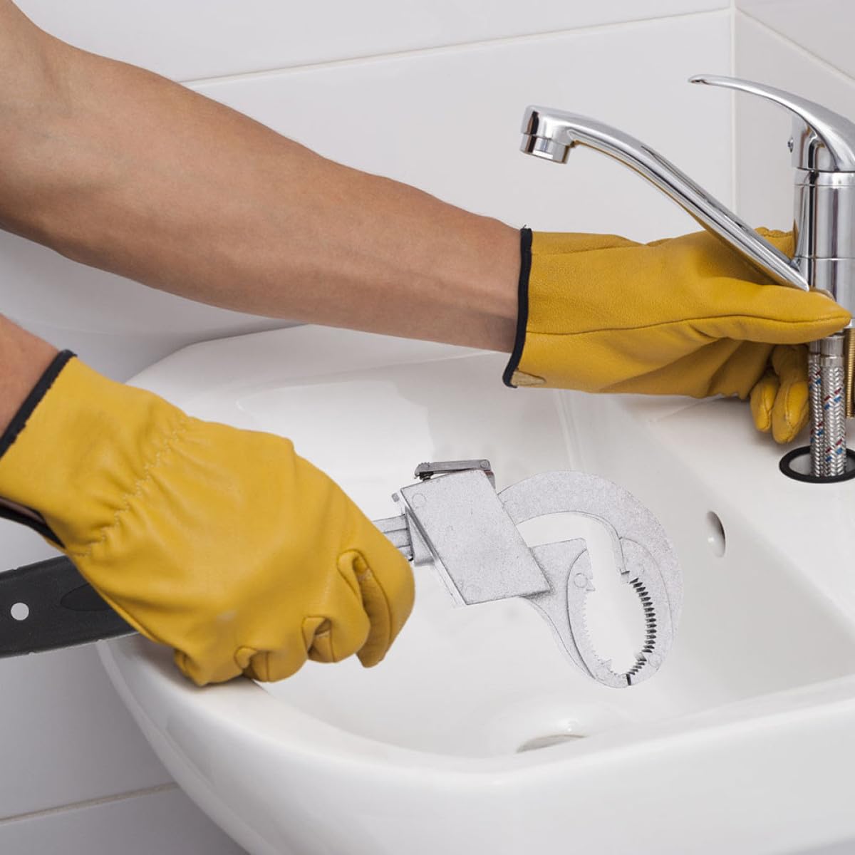 Llave Ajustable Multifuncional para Fontanería Llave Inglesa para Lavabo y Grifo de Baño Herramienta de Acero Resistente con Mango Corto para Uso Cocina y Baño Adecuado para