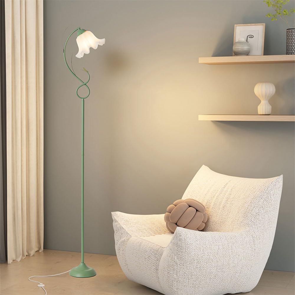 Lámpara de pie de flores para salón estilo crema que ilumina con encanto tu rincón de lectura
