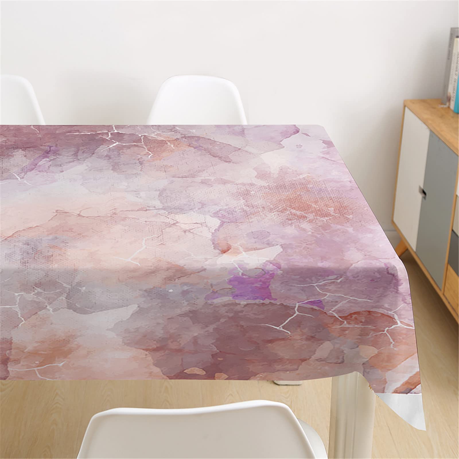 Table tachée ? Solution avec la nappe imperméable rectangulaire marbre violet 140x220cm