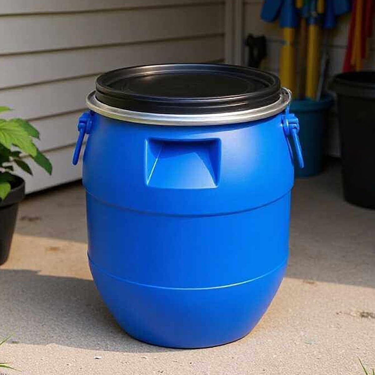 Shipping Barrels with Lid and Latch Circle, Food Grade Storage Water Barrel with Handles, Large Plastic Barrel, Air Tight Industrial Container for Home Brewing(30L)