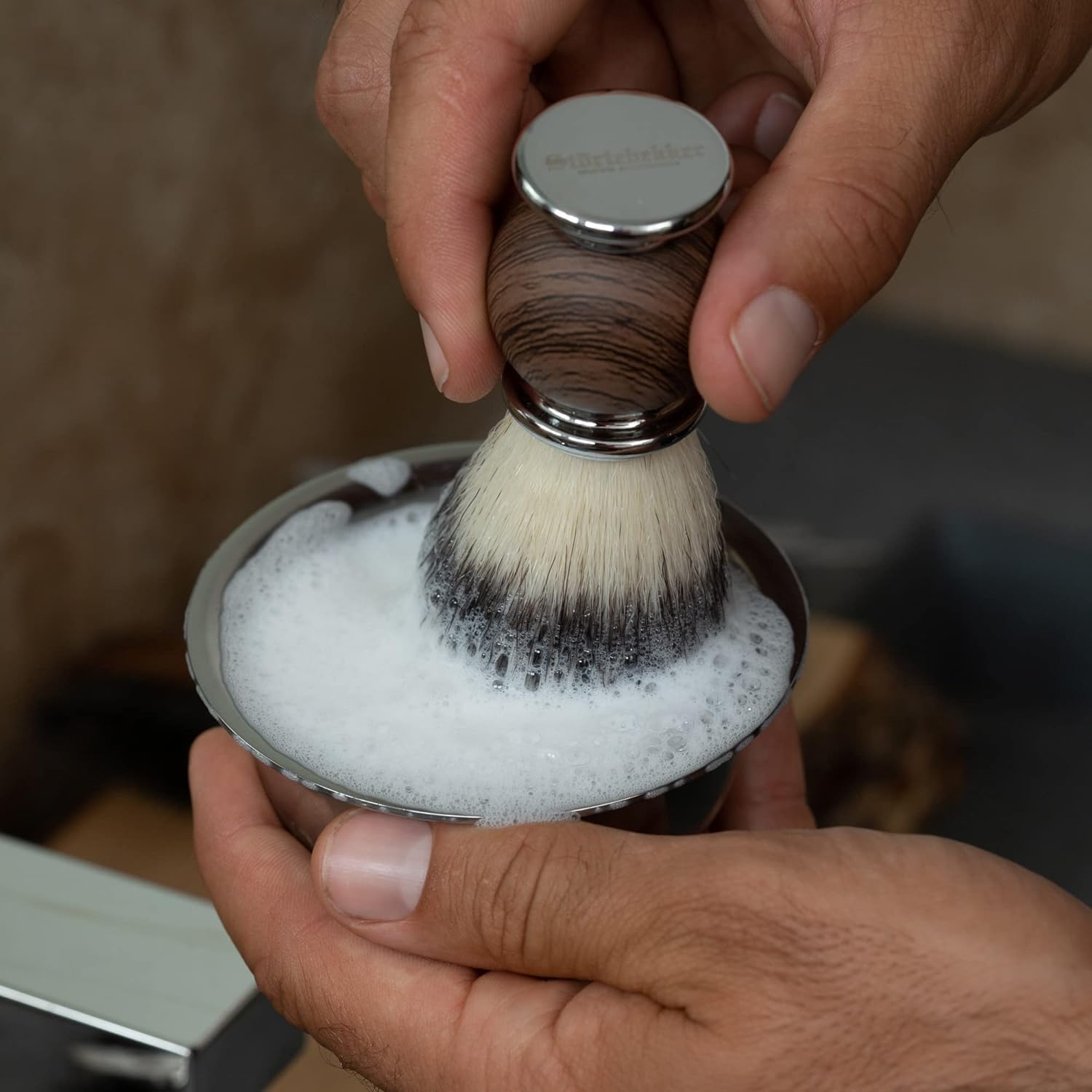 Störtebekker® Premium Rasierseife Kokos - Handgefertigte Seife für ergiebigen Rasierschaum - Perfekt für die Rasur mit Rasierhobel & Rasiermesser - Vegane Rasierseife Damen & Herren - 70g