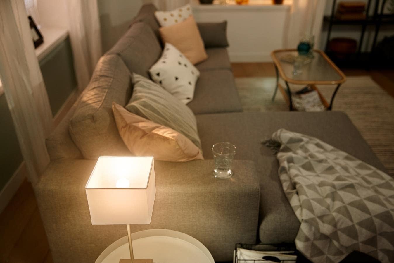 Philips Hue White E14 Luster 2 × 470 lm, Dimmbar, Warmweißes Licht, Steuerbar via App, Kompatibel mit Amazon Alexa, 2er Pack