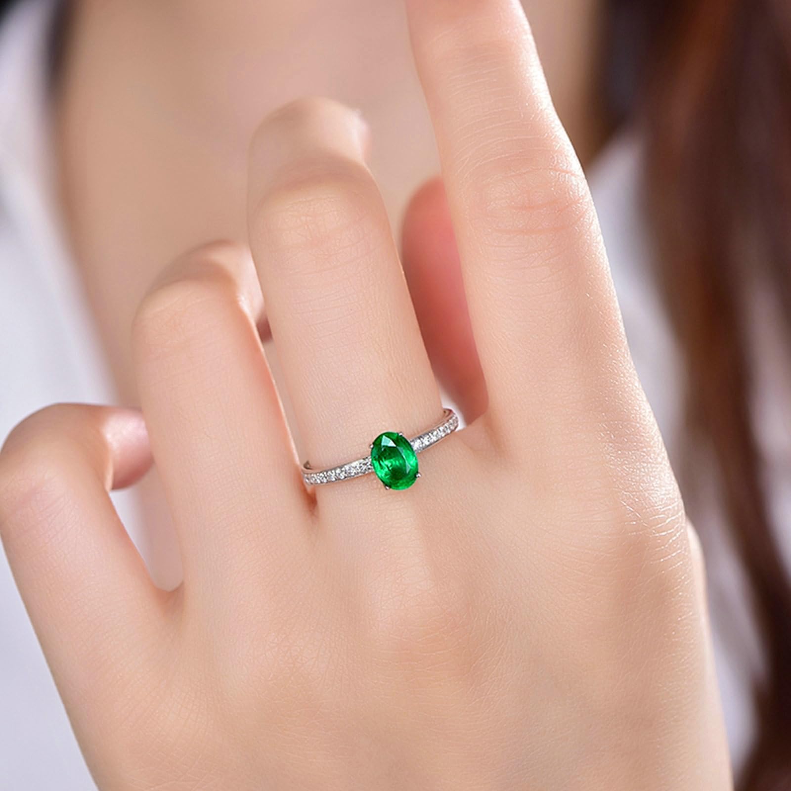 Anillo de compromiso para mujer, platino, talla H 1/2-V 1/2, anillos de compromiso de boda estrechos con esmeralda ovalada de 0,7 quilates y moissanita de 0,17 quilates