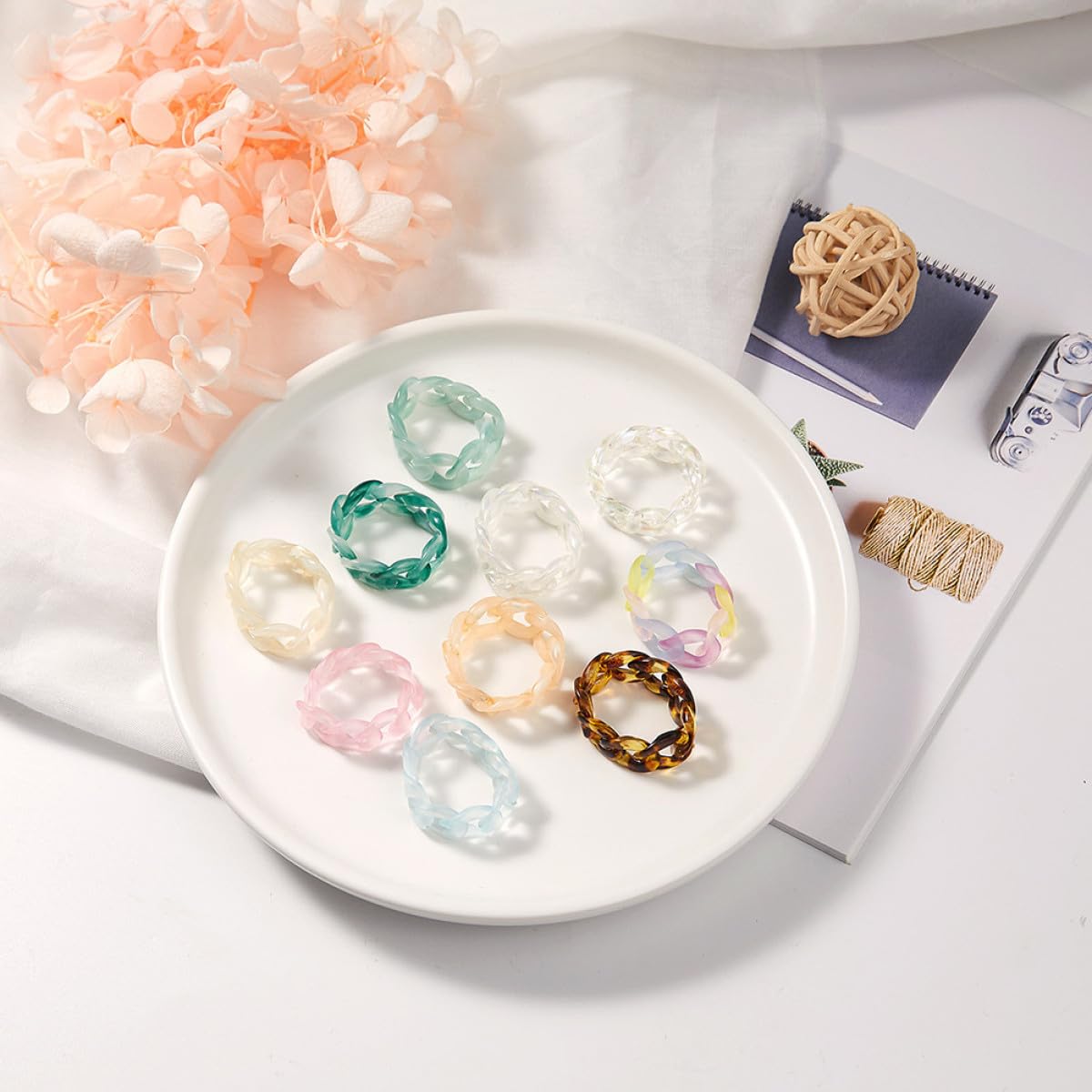 Cabilock Bague Chaine en Résine Créative Forme Chaîne, Pack de 6 Pièces, Bague de Main Unique pour Décoration Quotidienne et Accessoires Bijoux Artisanaux Couleur Aléatoire