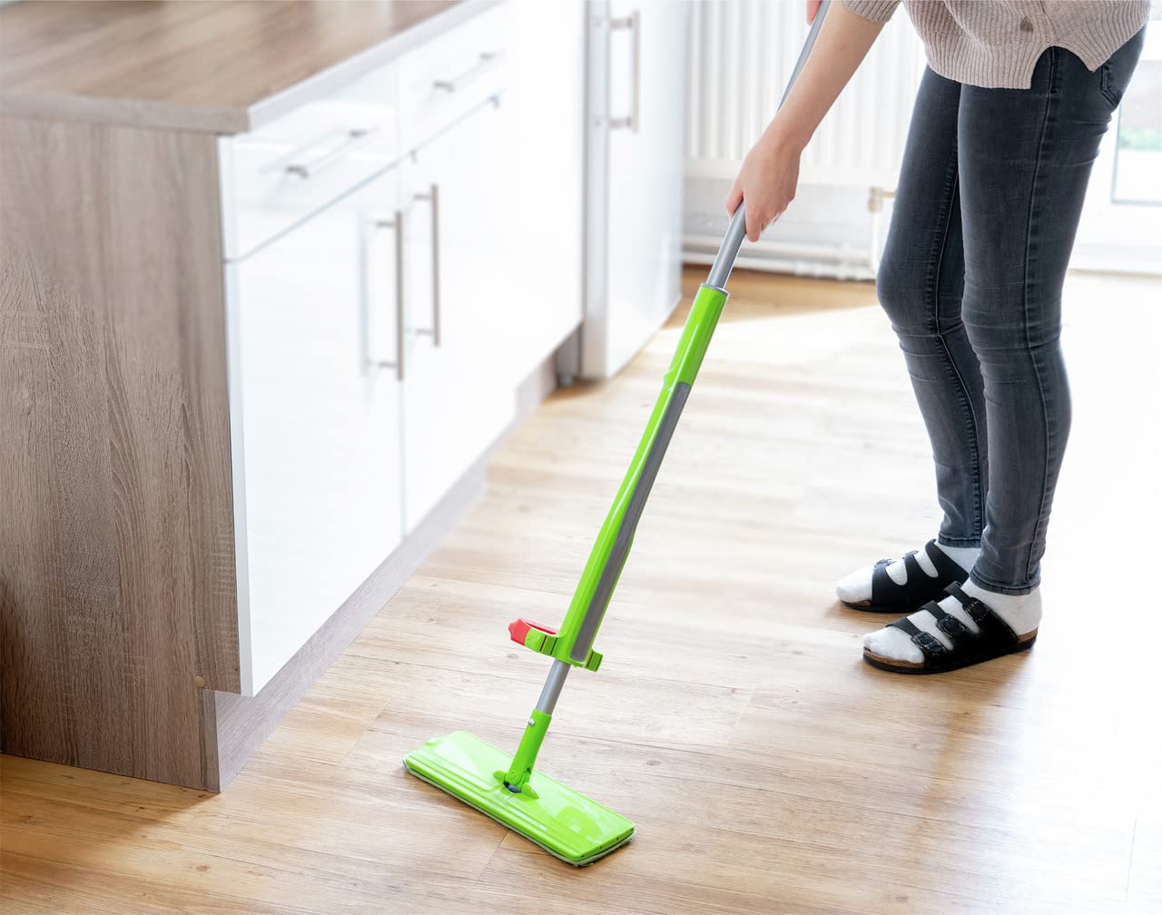 Maximex Bodenwischer Wringo-Star, innovativer Wischmopp mit Wring-Funktion, kein Bücken und nasse Hände, inklusive Mikrofaser-Bezug für alle Böden, platzsparend abstellbar