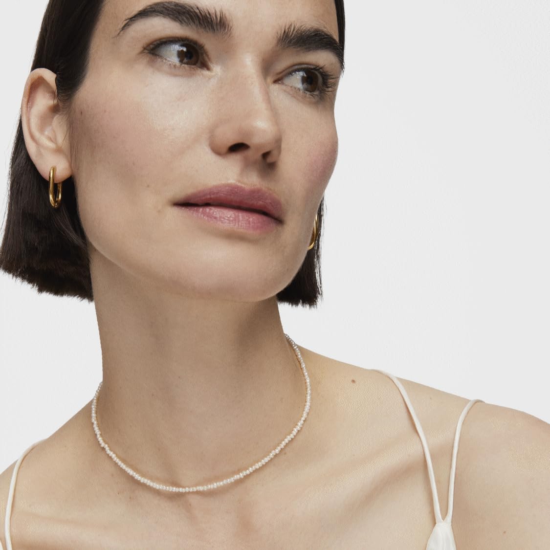 TOUS Gargantilla con Baño de Oro 18Kt sobre Plata para Mujer con Perlas Redondas Blancas de 2mm, Largo 38 cm, Elegante y Versátil, Colección Camille