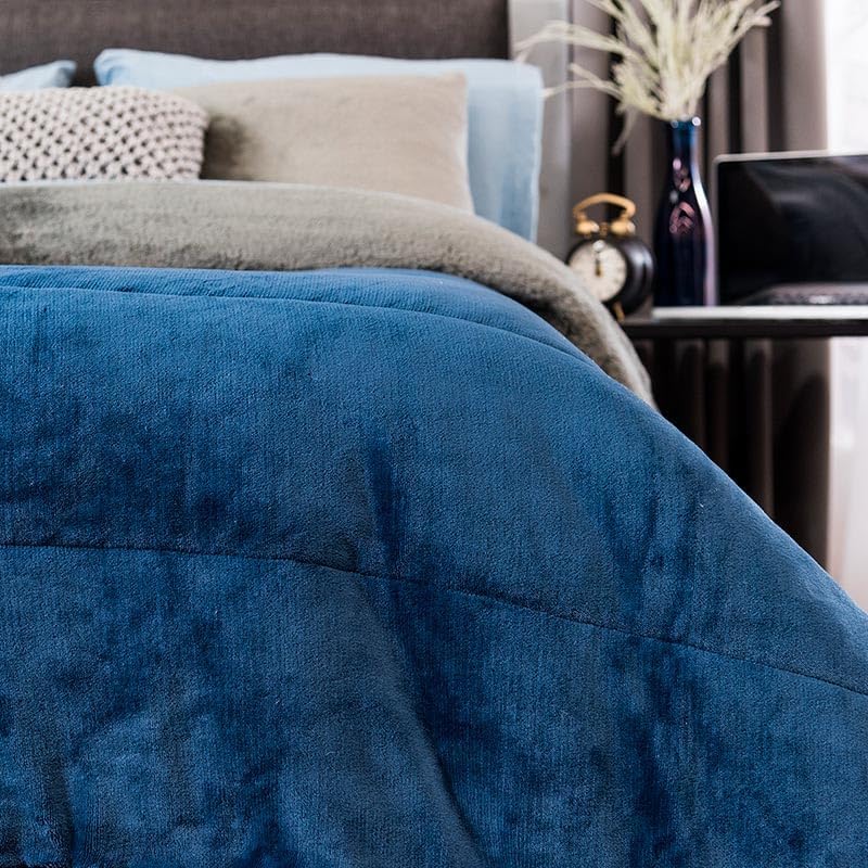 Miniatura 6 de Vianney Winter Alaska - Manta reversible de piel sintética azul y gris y textura de piel de oveja  Manta ultra suave y acogedora para sofá o cama,