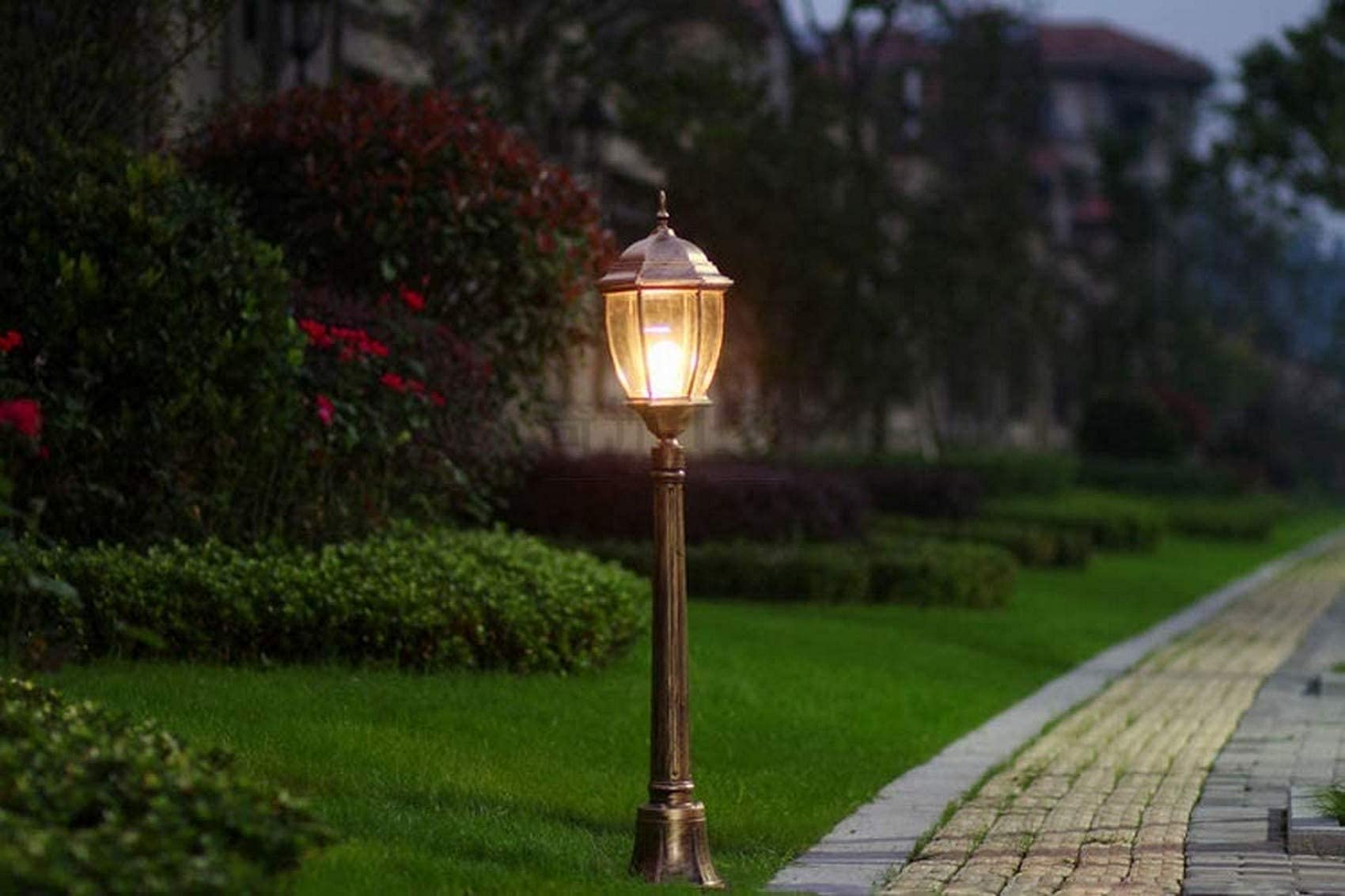 Lampadaire européen à poteau élevé bronze éclairage de rue rustique de sol