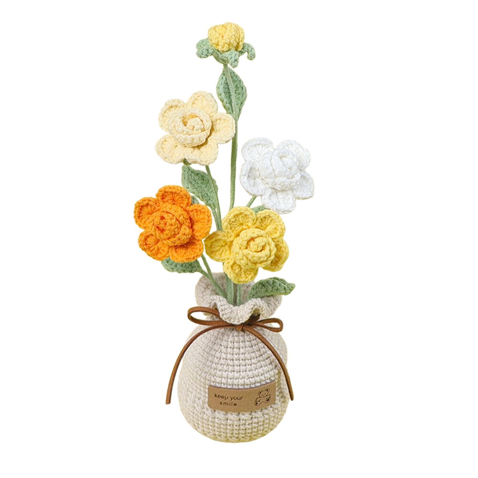 Flores de escritorio y hogar con rosas de ganchillo para decorar tu mesa de centro