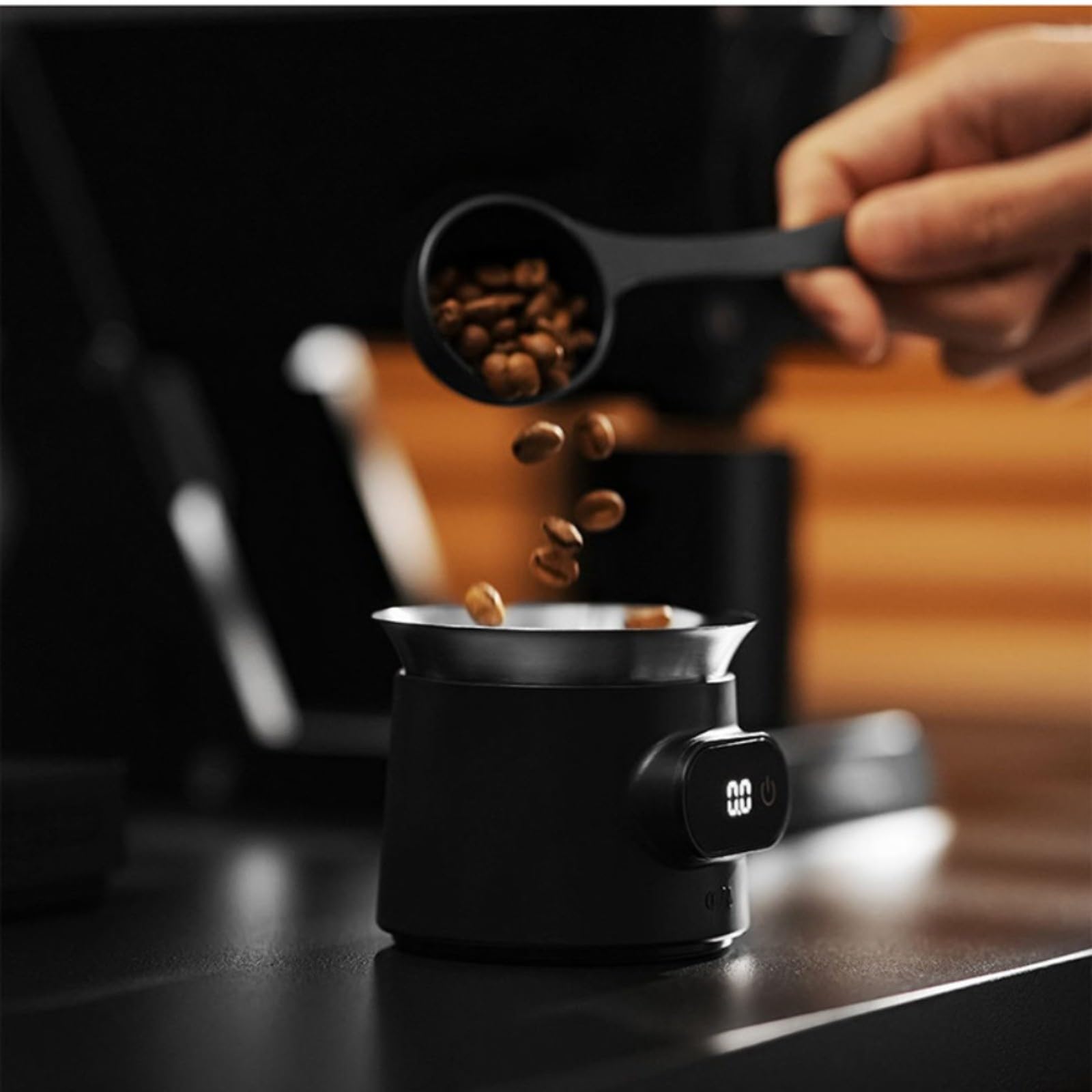 Digitaler Espresso Dosierbecher mit Waage 0,1g Präzision, Kaffee Messbecher Edelstahl 100ml, Elektronische Küchenwaage für Barista Zubehör Schwarz